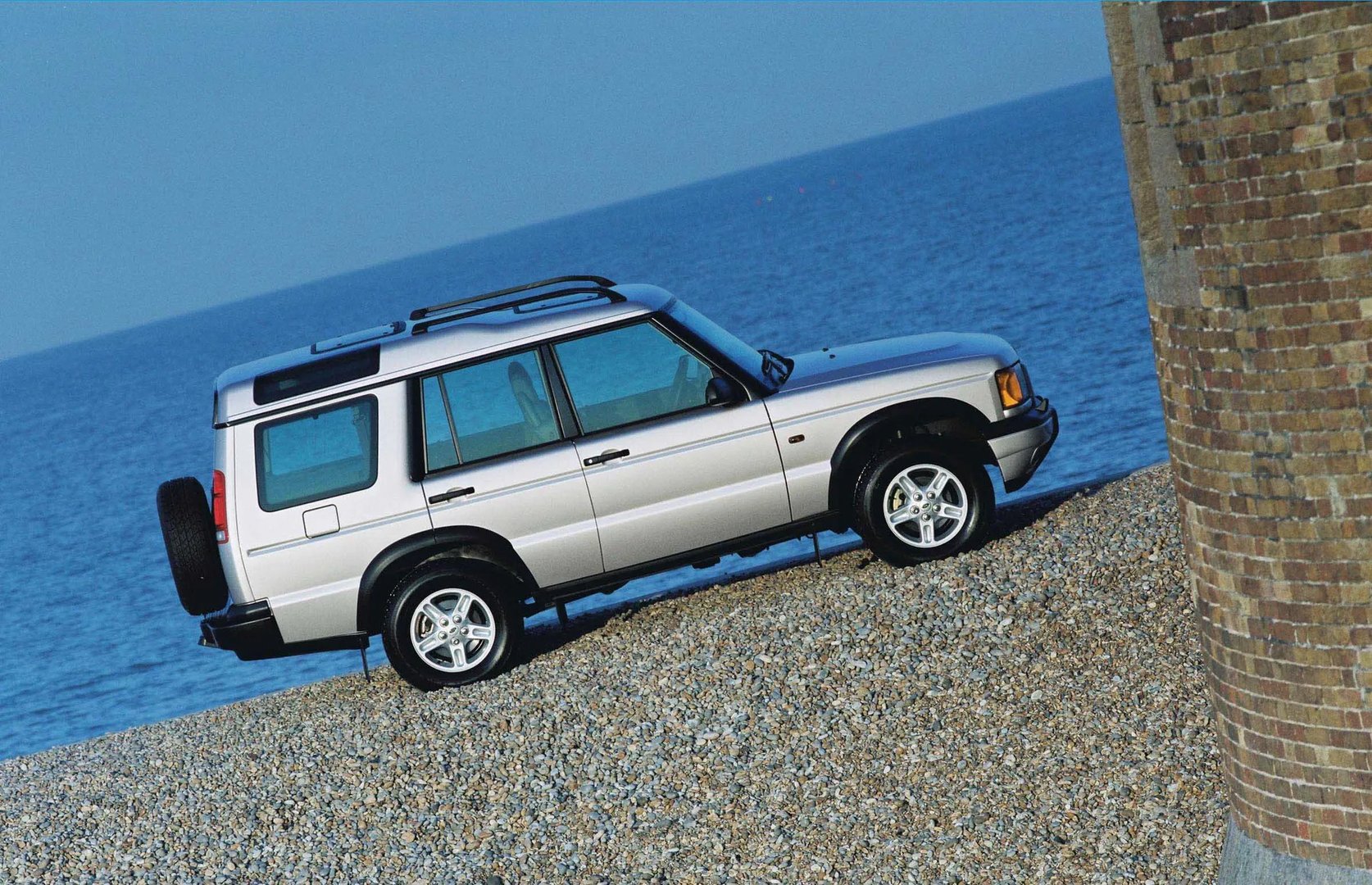 Land Rover_Discovery_2_generation__SUV_5-doors__10.jpg