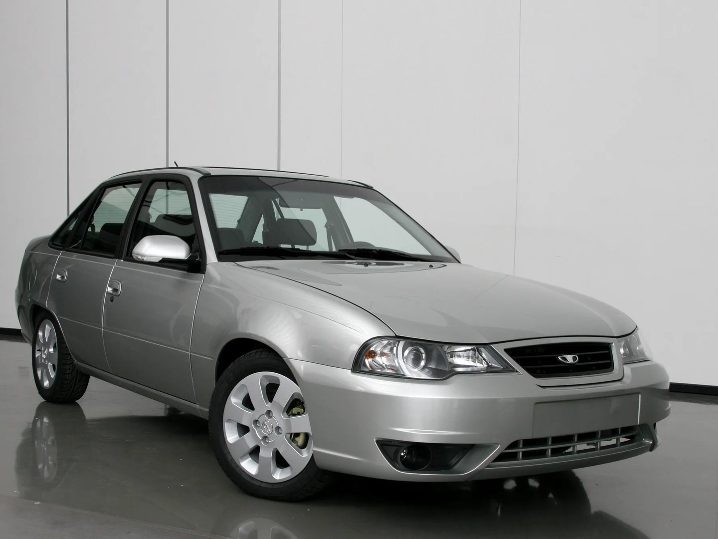 Daewoo_Nexia_1_generation_restyling__Sedan__5.jpg
