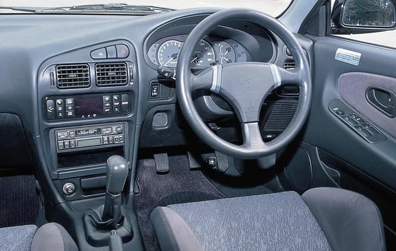 Mitsubishi_Lancer_Evolution_2_generation__Sedan__6.jpg