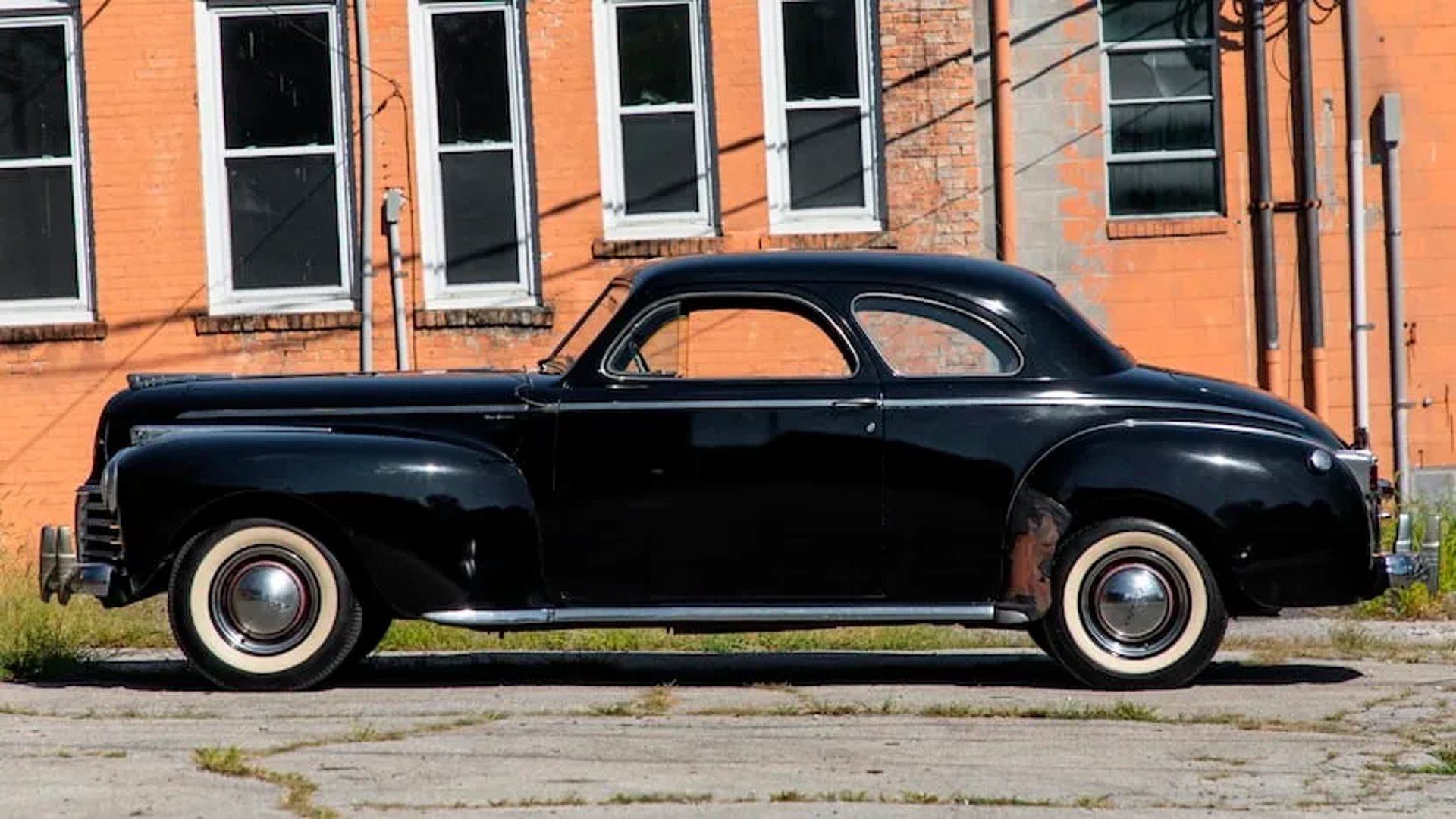 Chrysler_New_Yorker_1_generation__Sedan_2-doors__2.jpg