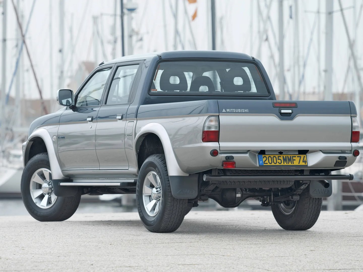 Mitsubishi_L200_3_generation_restyling__Pickup_double-cab__2.jpg