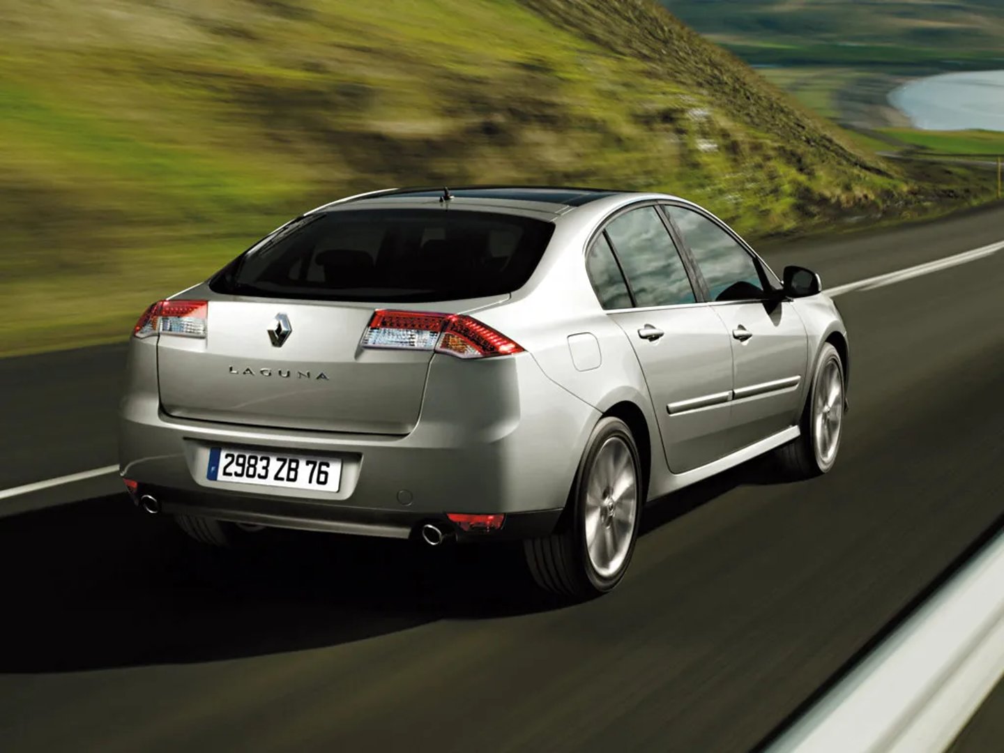 Renault_Laguna_3_generation__Liftback__8.jpg