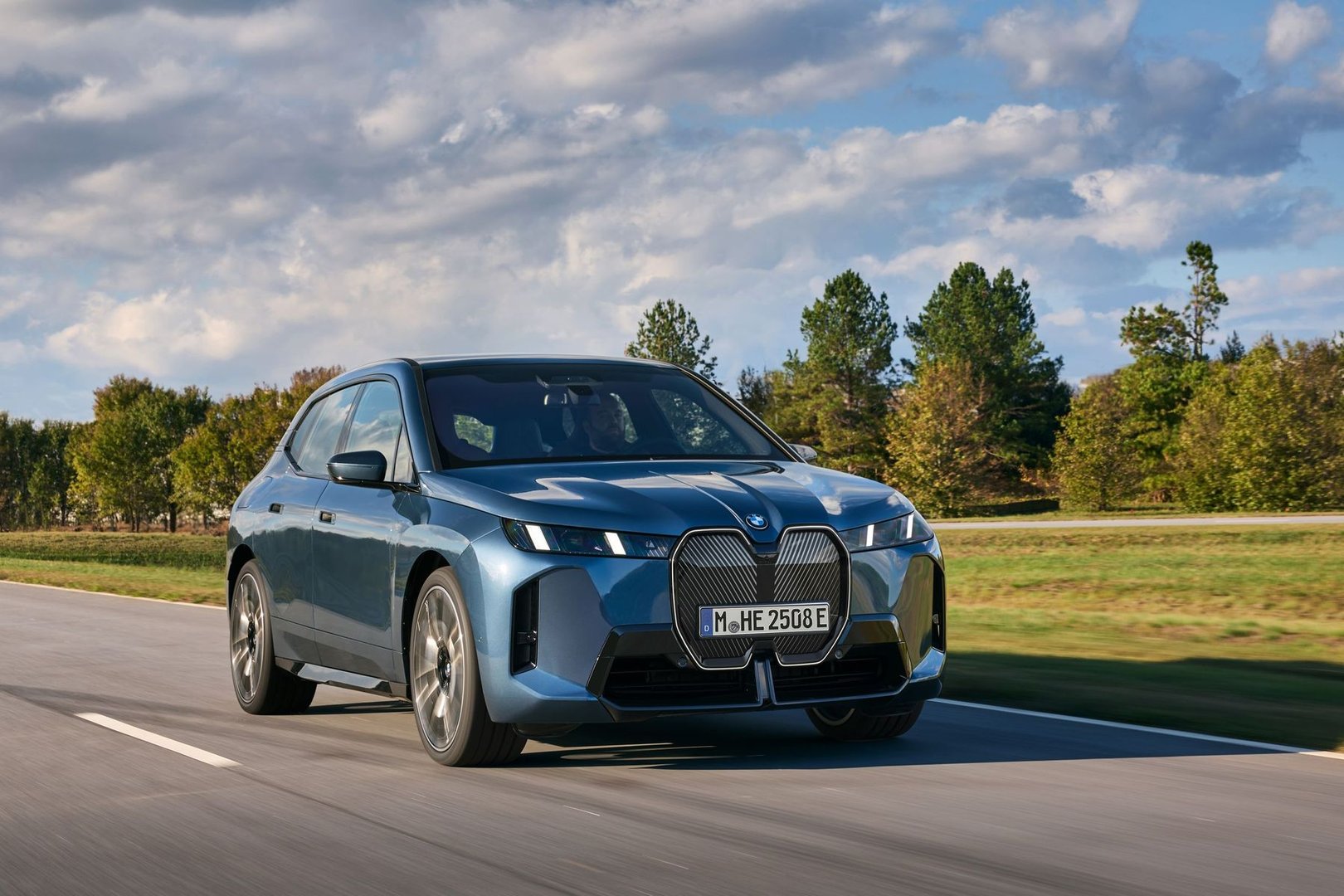 bmw_iX_1_generation_restyling__SUV_5-doors__2.jpg