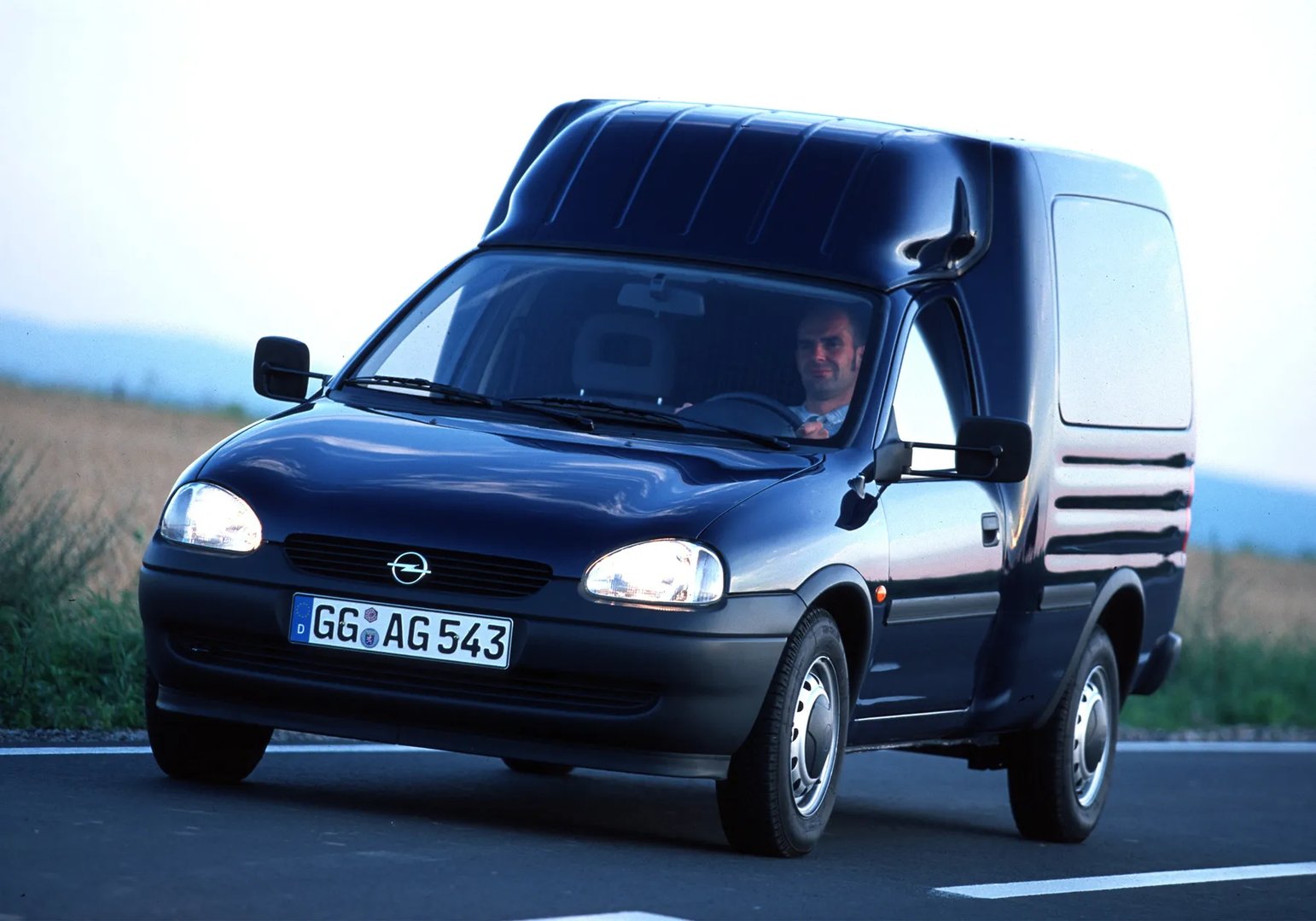Opel_Combo_2_generation__Compact_Van__10.jpg