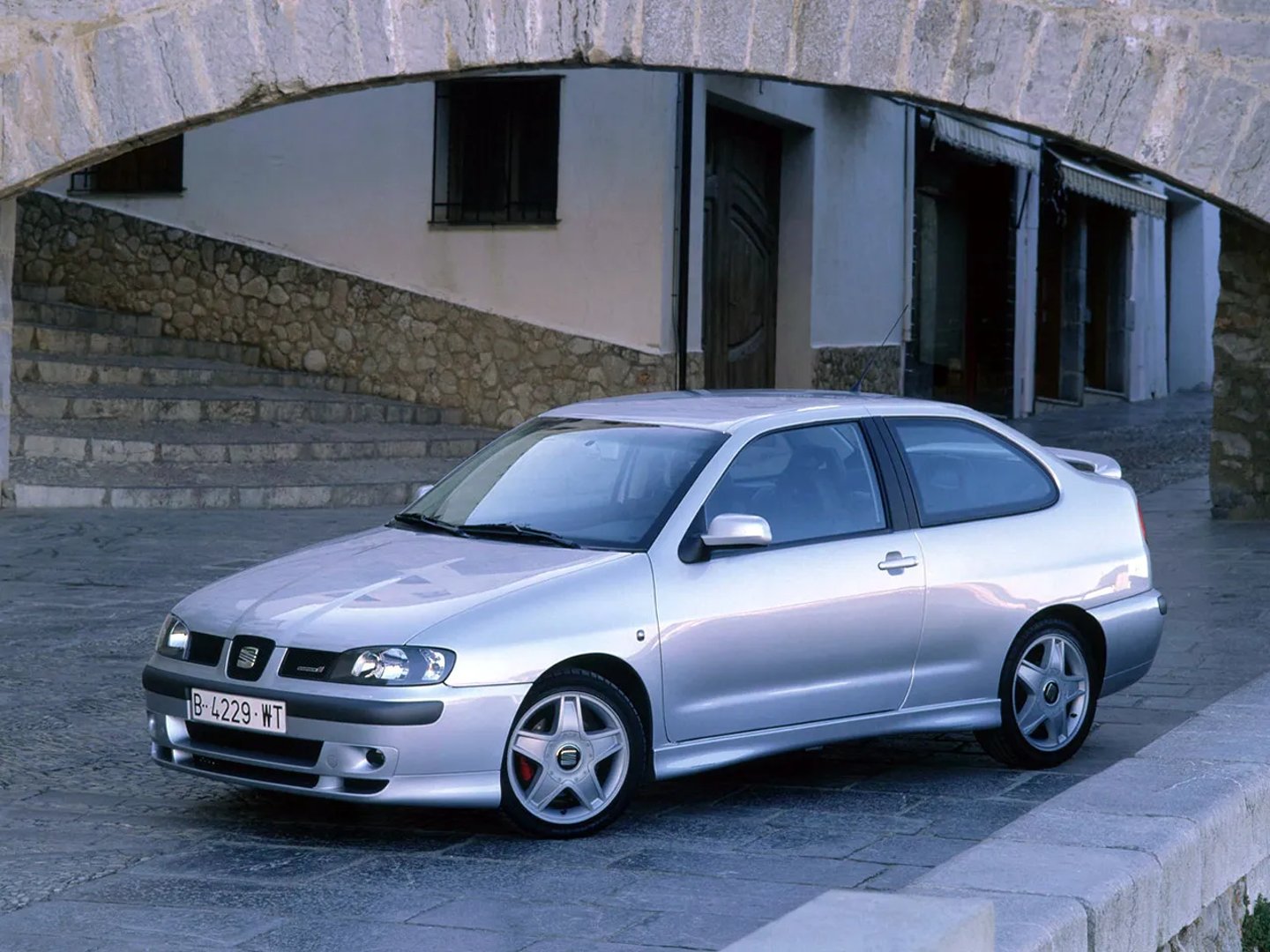 SEAT_Cordoba_1_generation_restyling__Coupe__3.jpg