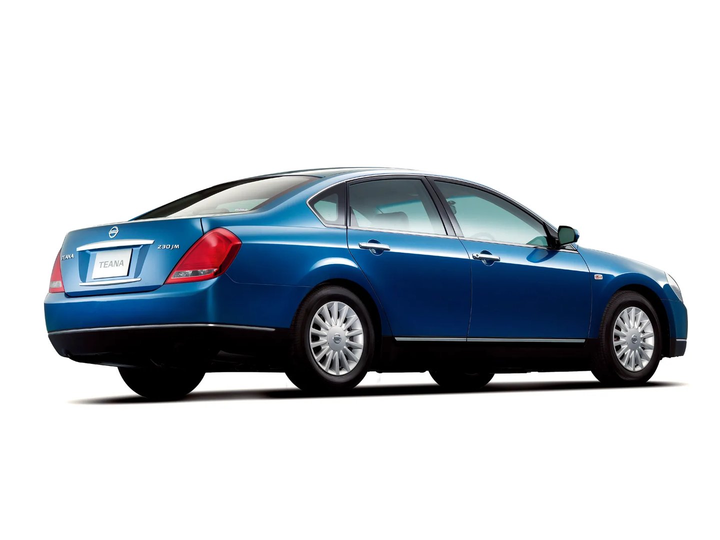 Nissan_Teana_1_generation__Sedan__2.jpg