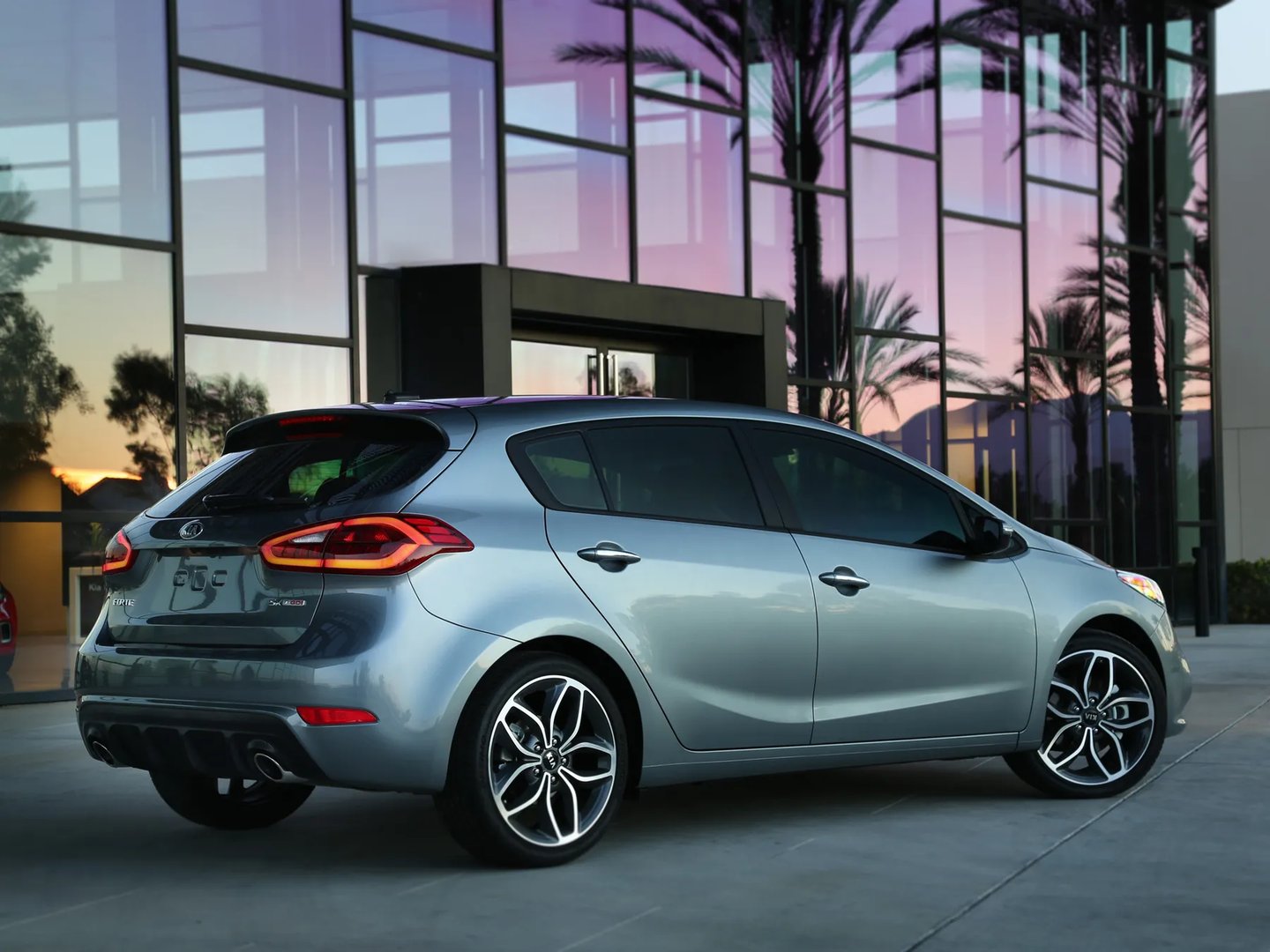 Kia_Forte_2_generation__Hatchback_5-door__2.jpg