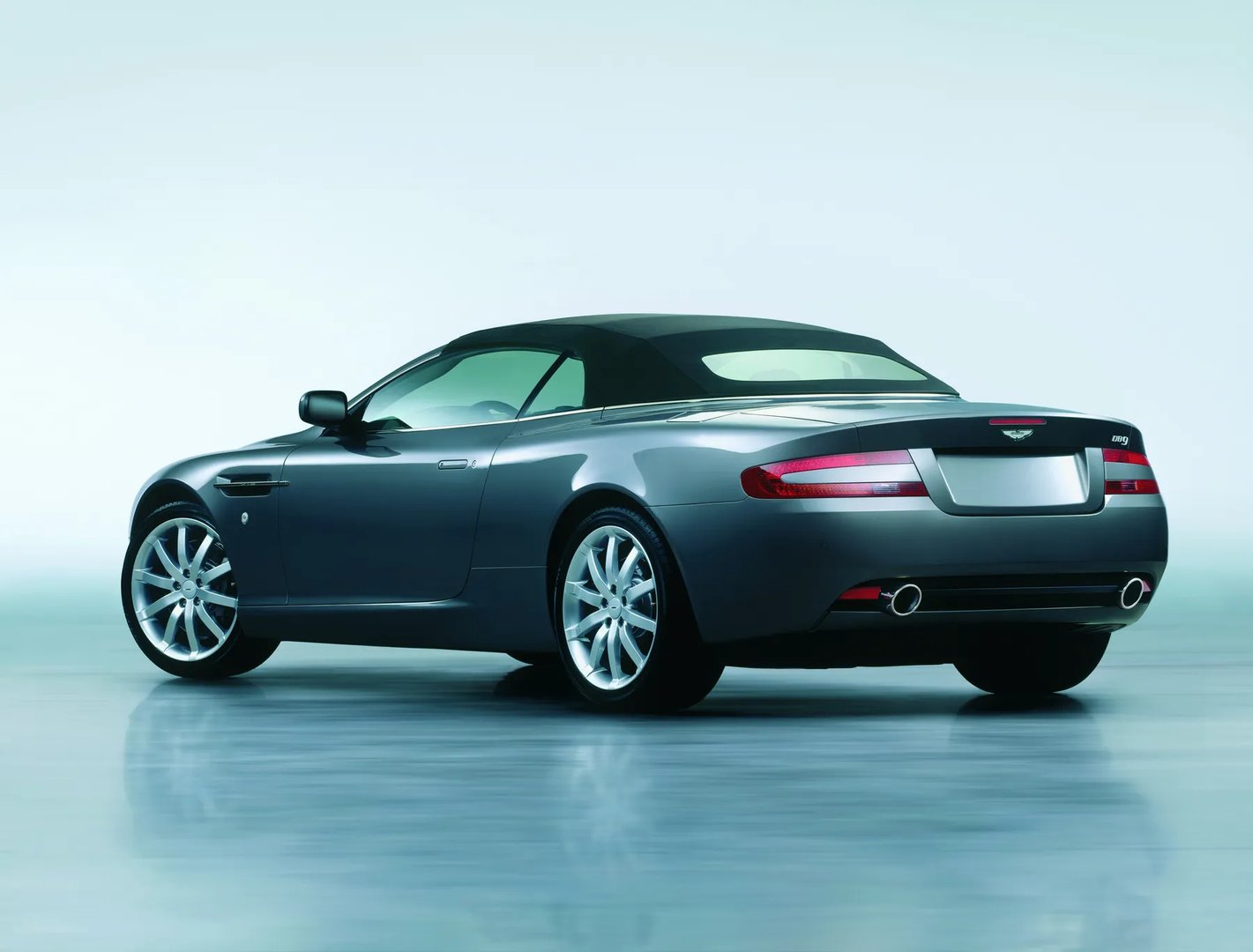 Aston Martin_DB9_1_generation__Cabrio__2.jpg
