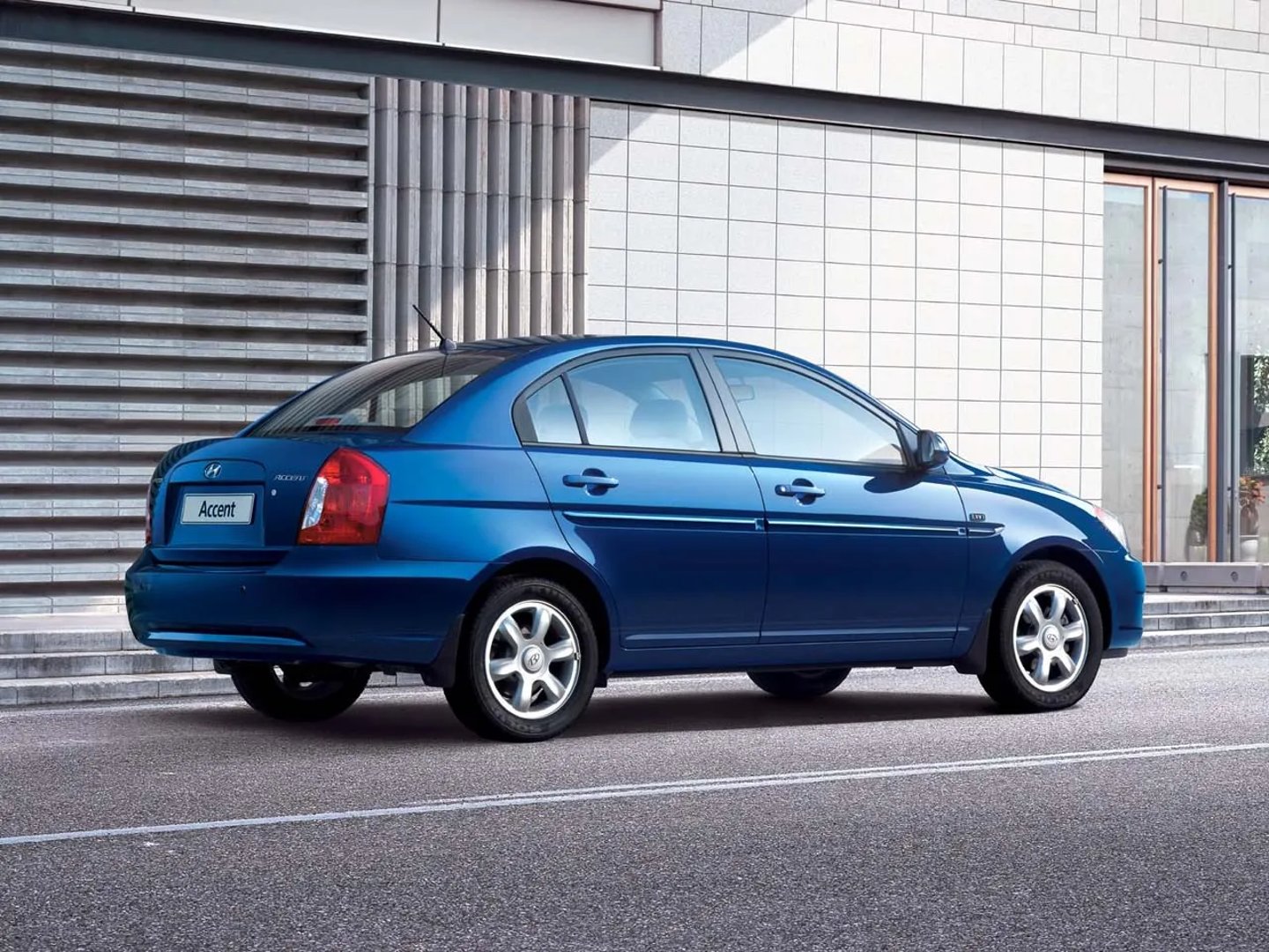 Hyundai_Accent_3_generation__Sedan__1.jpg
