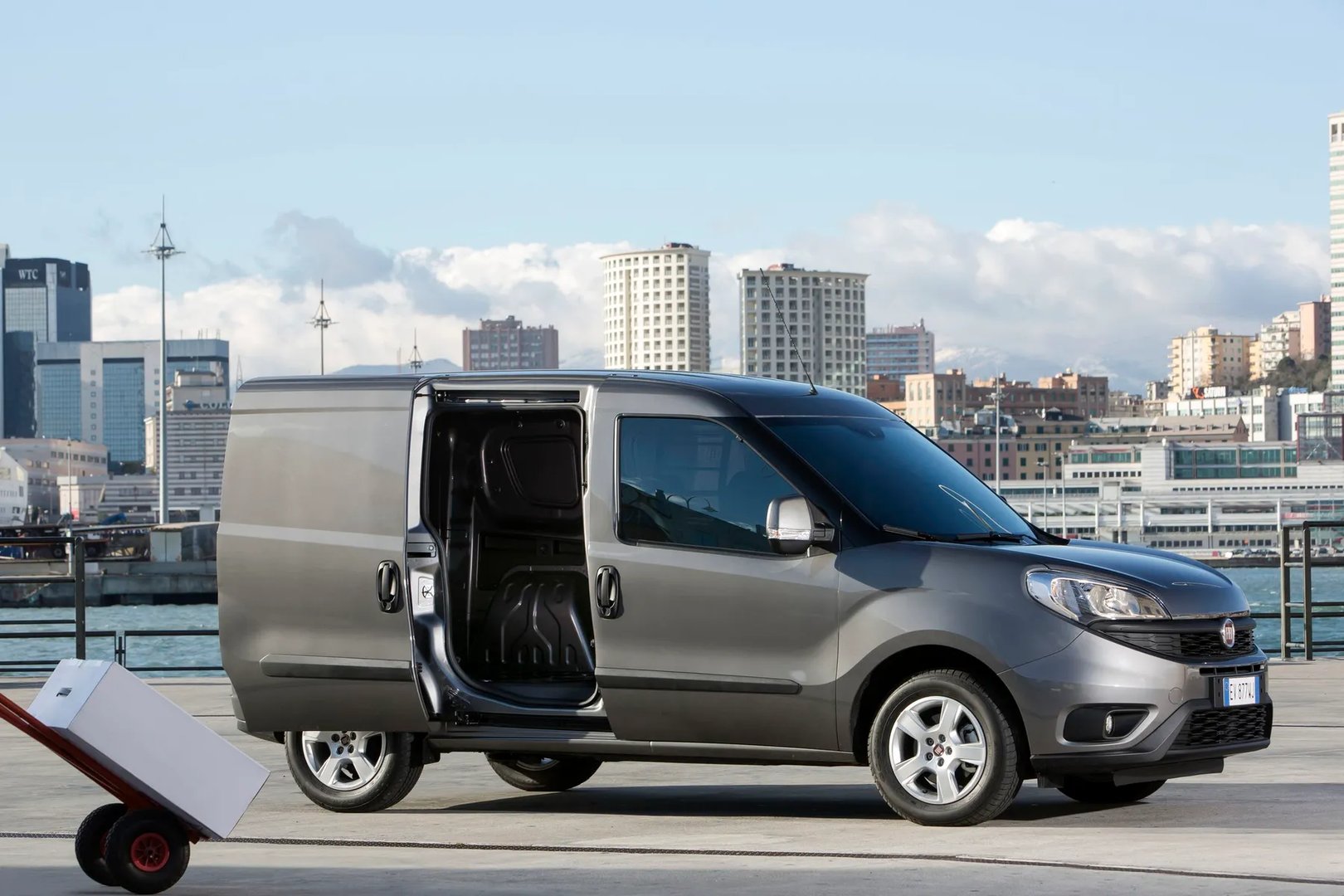 Fiat_Doblo_2_generation_restyling__Van__4.jpg