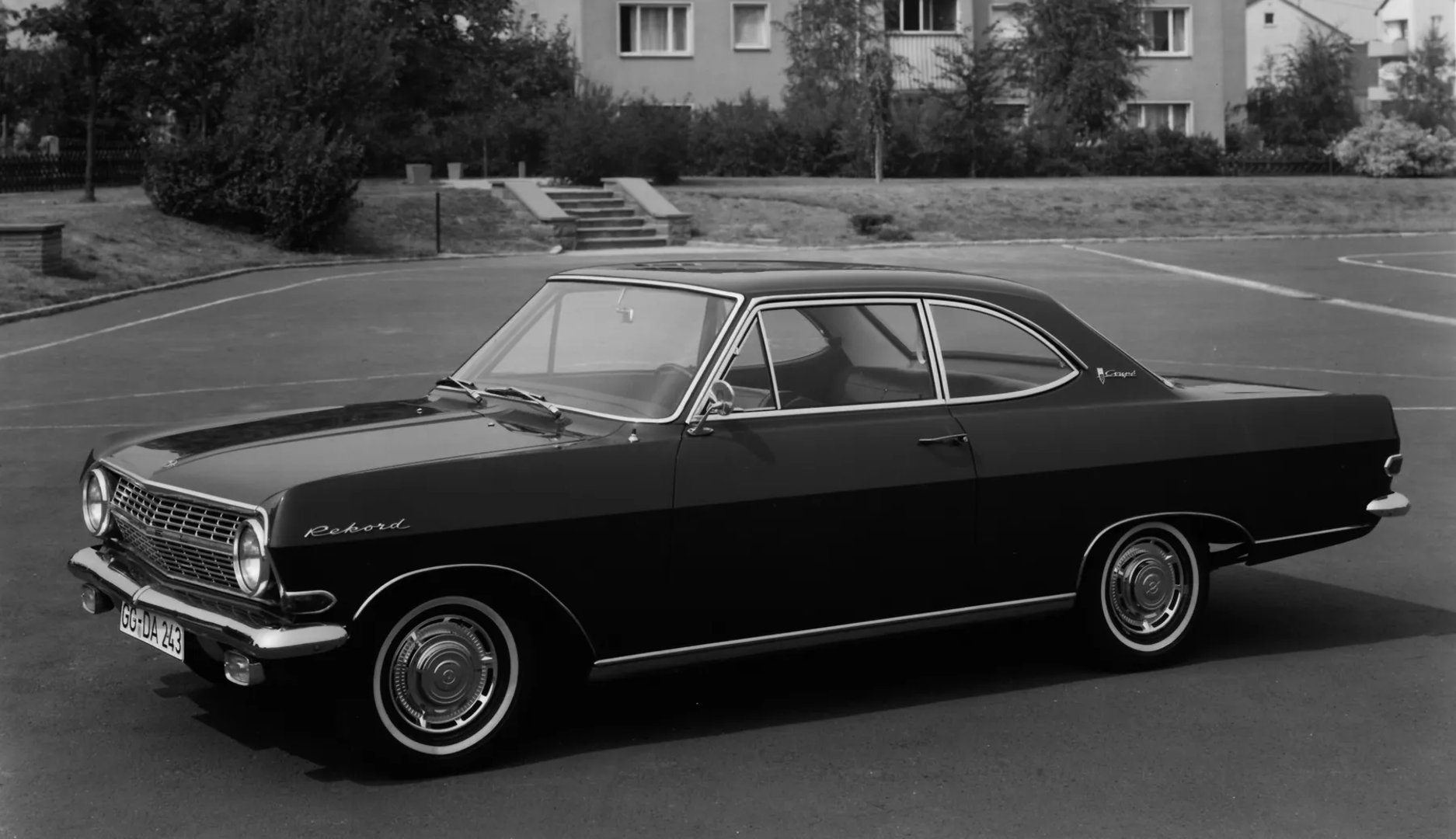 Opel_Rekord_1_generation__Coupe__2.jpg