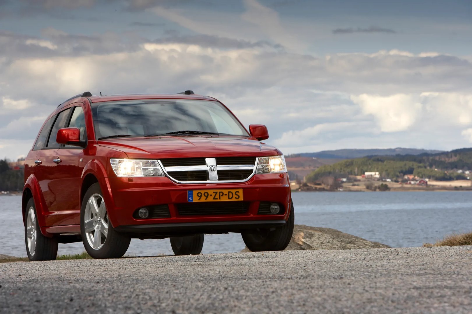 Dodge_Journey_1_generation__SUV_5-doors__8.jpg