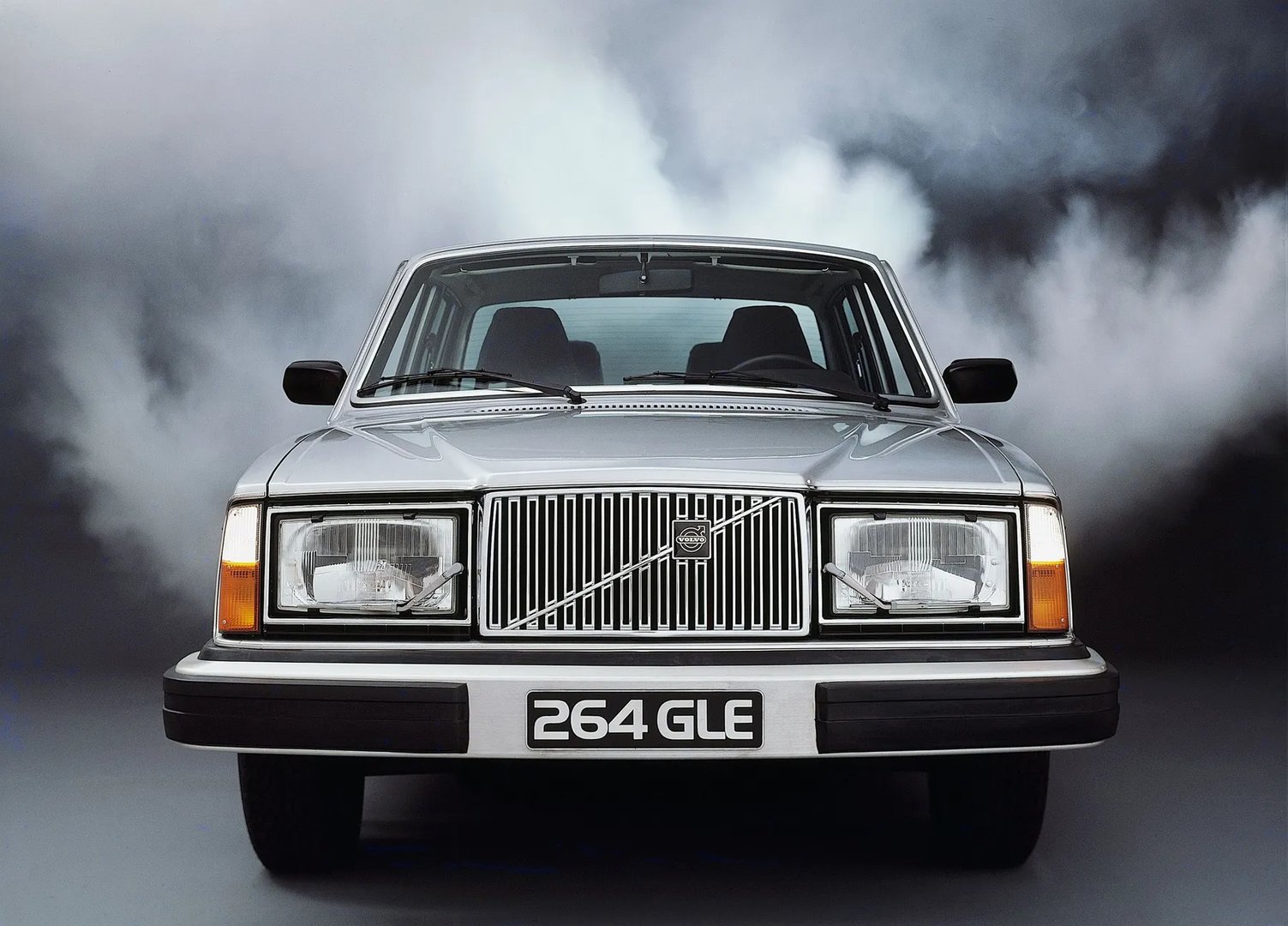 Volvo_260_Series_1_generation__Sedan__3.jpg