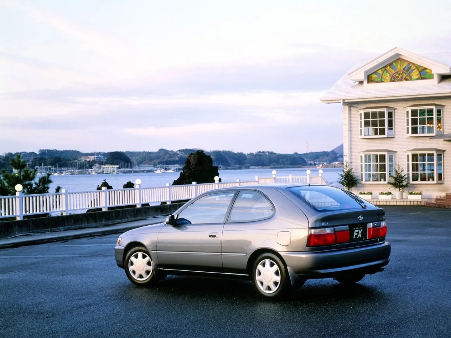 Toyota_Corolla_7_generation__Hatchback_3-door__4.jpg