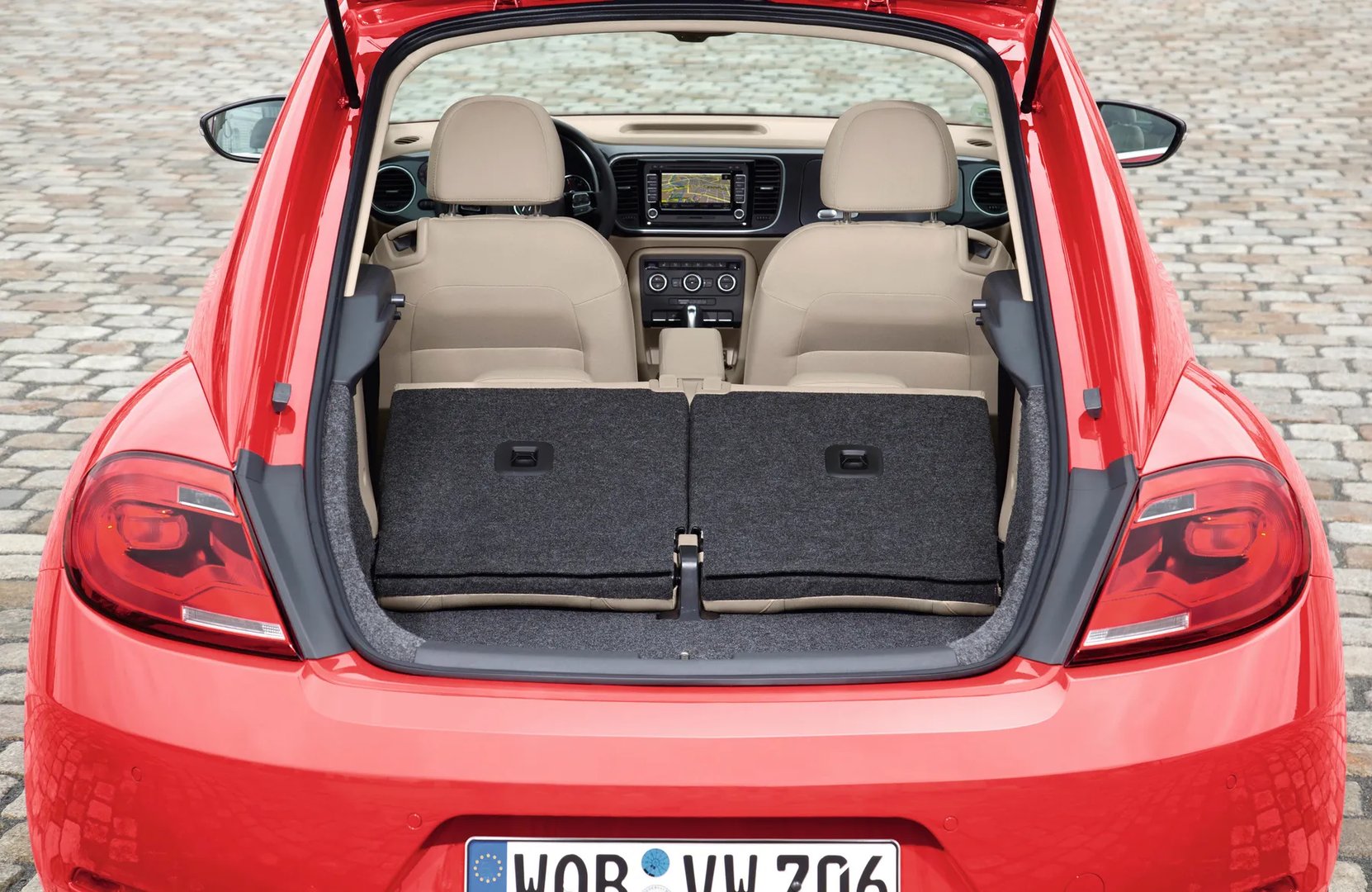 Volkswagen_Beetle_2_generation__Hatchback_3-door__13.jpg