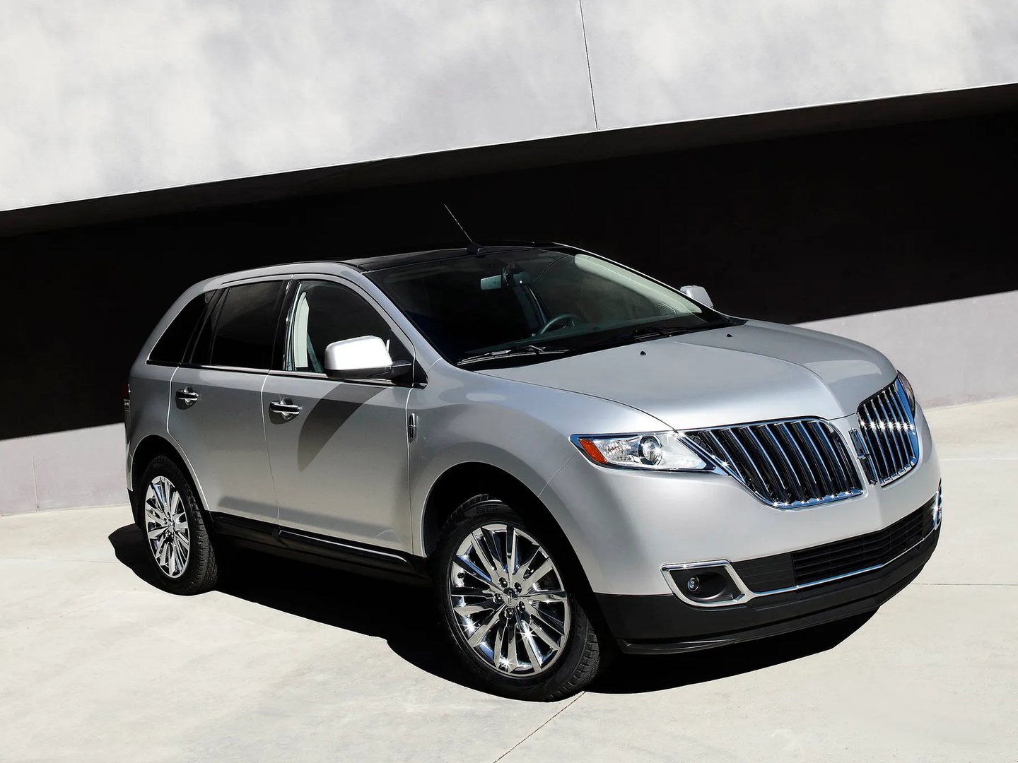 Lincoln_MKX_1_generation_restyling__SUV_5-doors__3.jpg