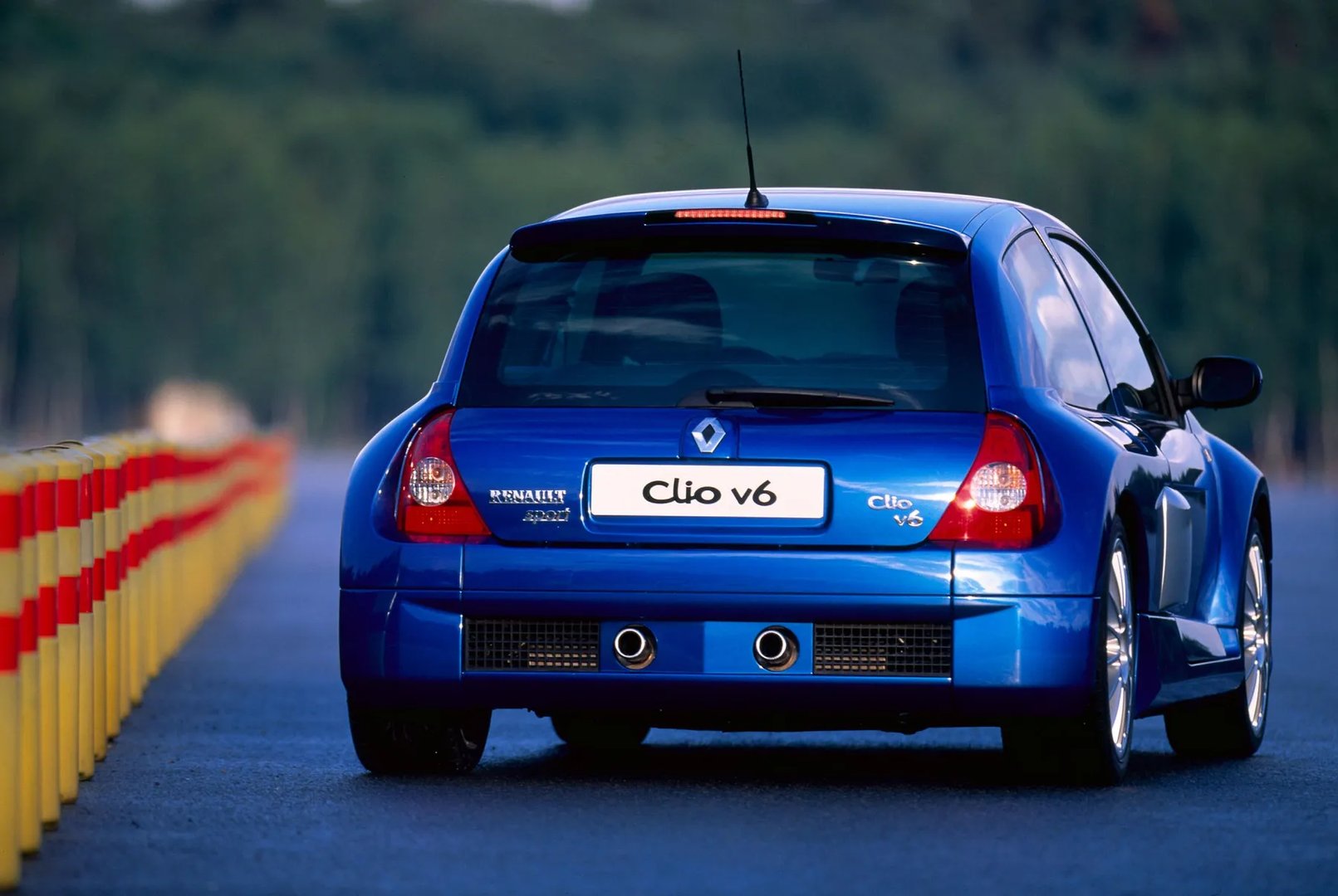 Renault_Clio_V6_1_generation__Hatchback_3-door__2.jpg
