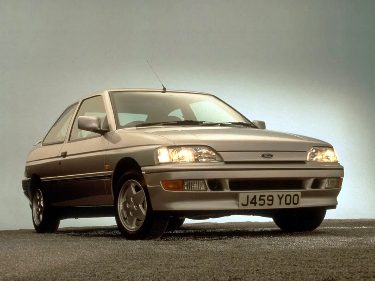 Ford_Escort_5_generation__Hatchback_3-door__6.jpg