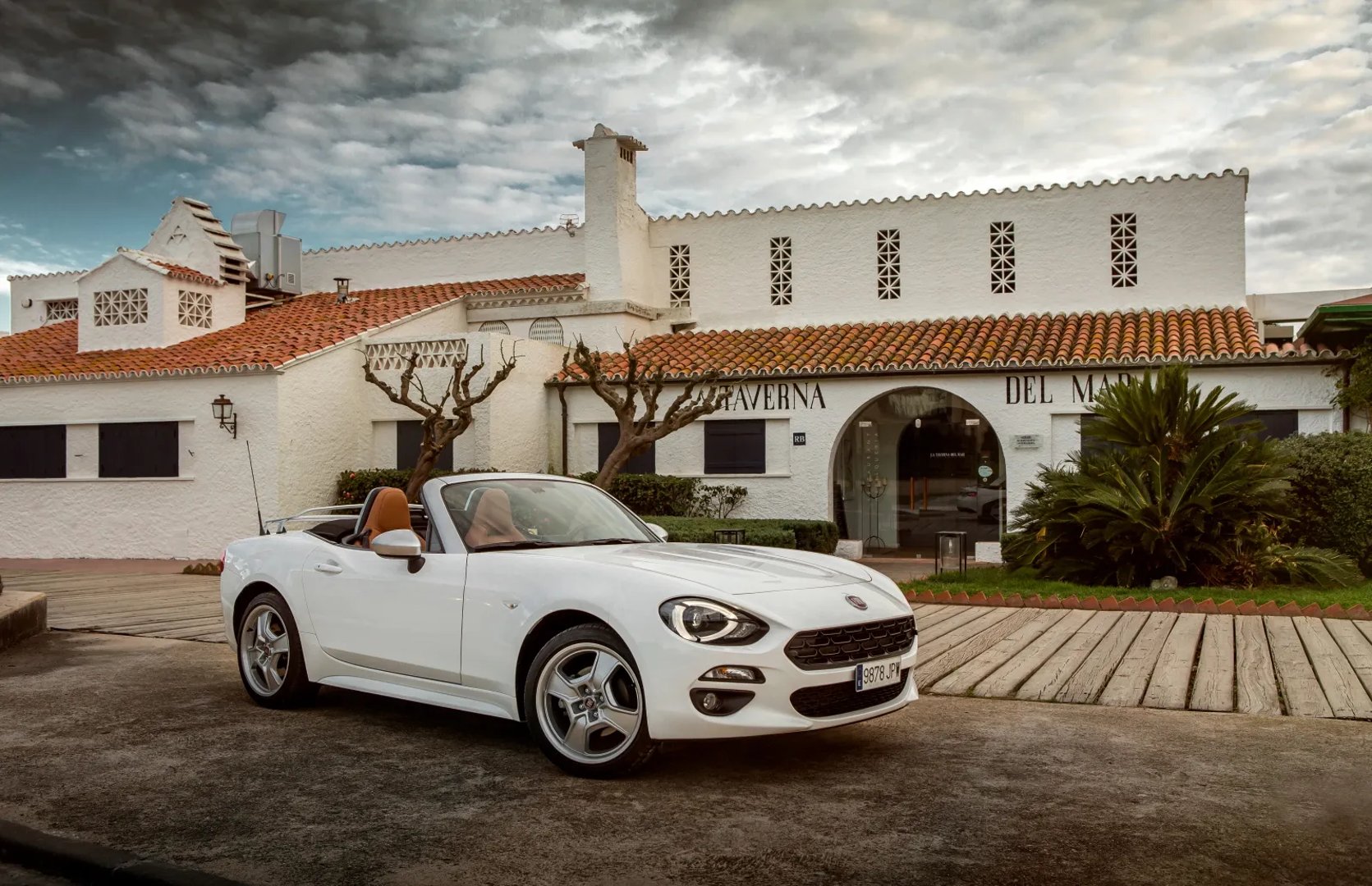 Fiat_124_Spider_1_generation__Roadster__9.jpg