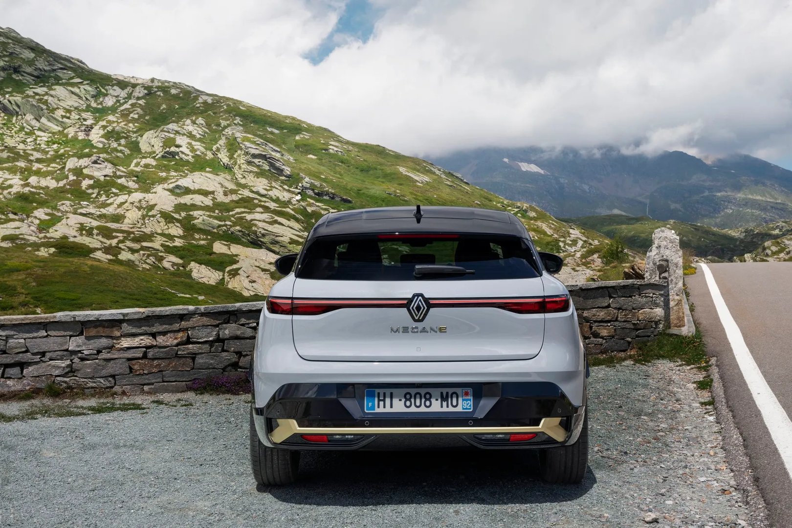 Renault_Megane_E-Tech_1_generation__Hatchback_5-door__5.jpg