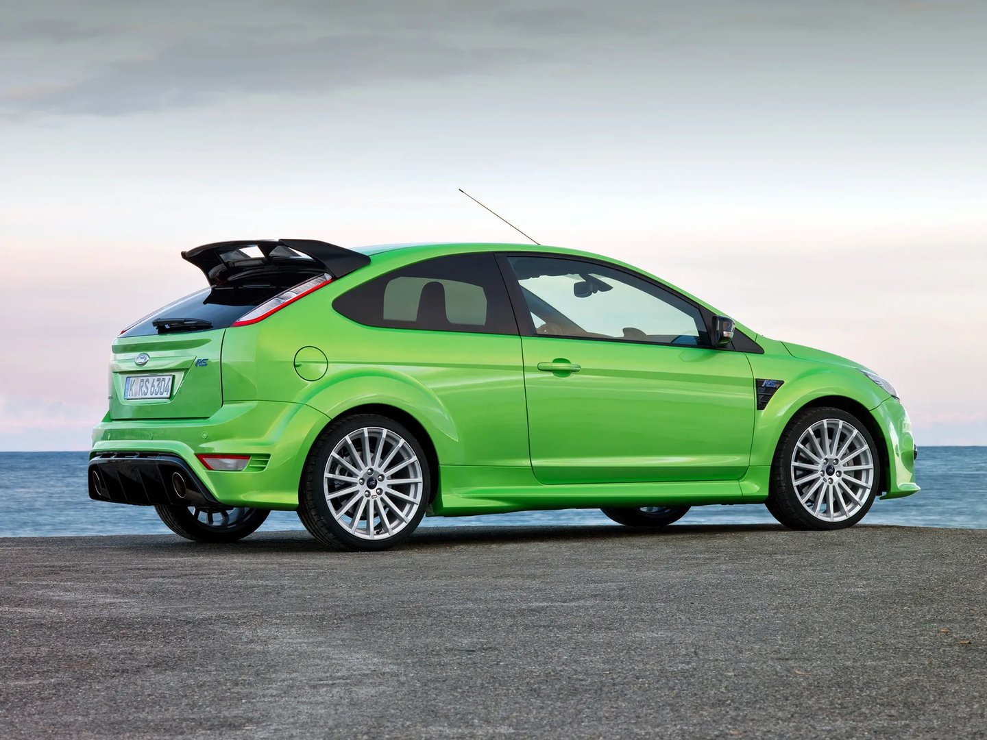Ford_Focus_RS_2_generation__Hatchback_3-door__11.jpg