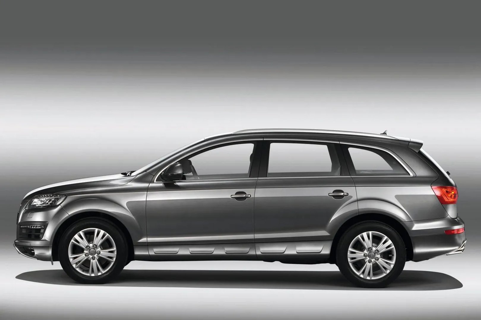 Audi_Q7_1_generation_restyling__SUV_5-doors__1.jpg