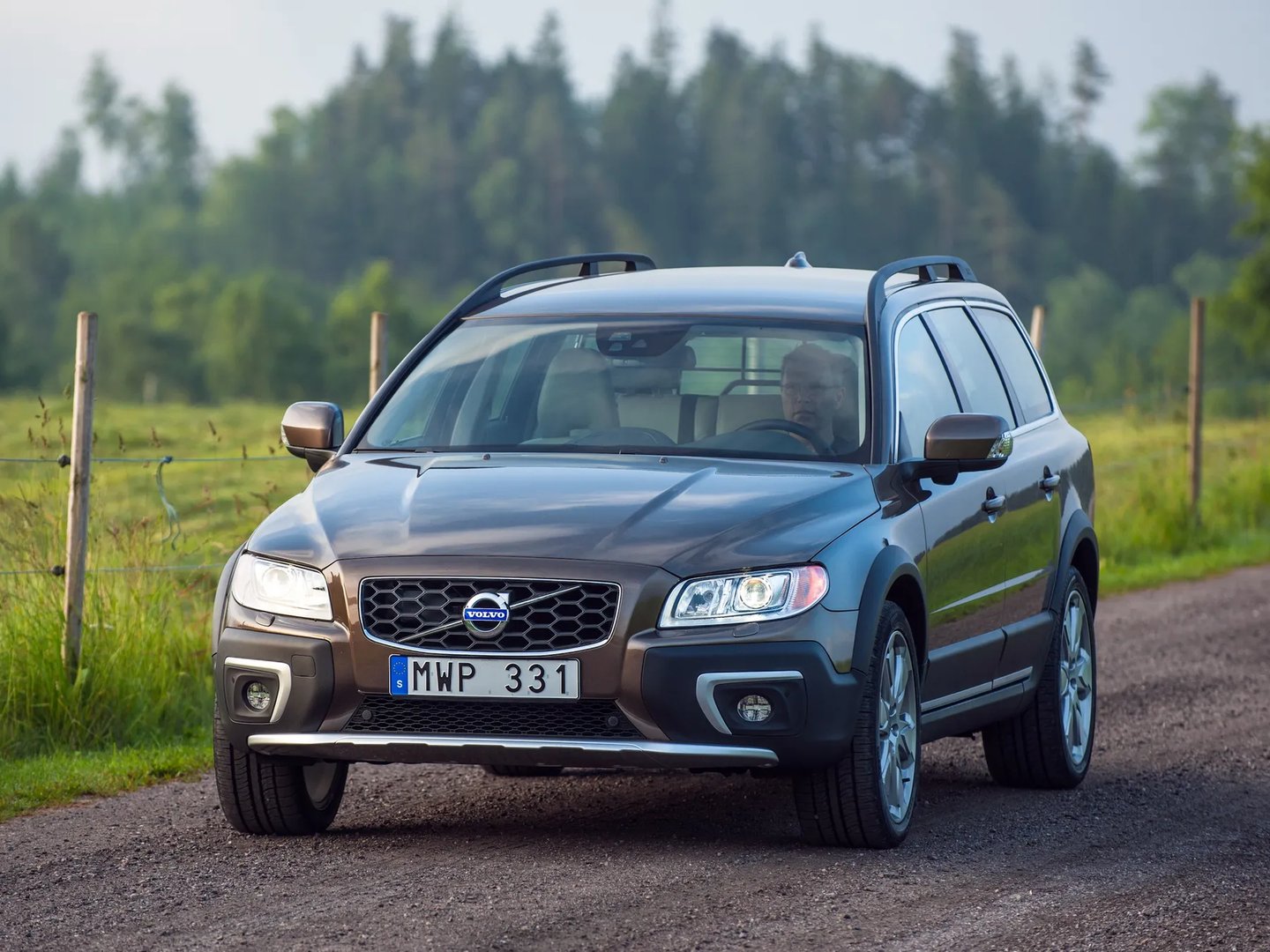 Volvo_XC70_2_generation_restyling__Estate_5-door__10.jpg