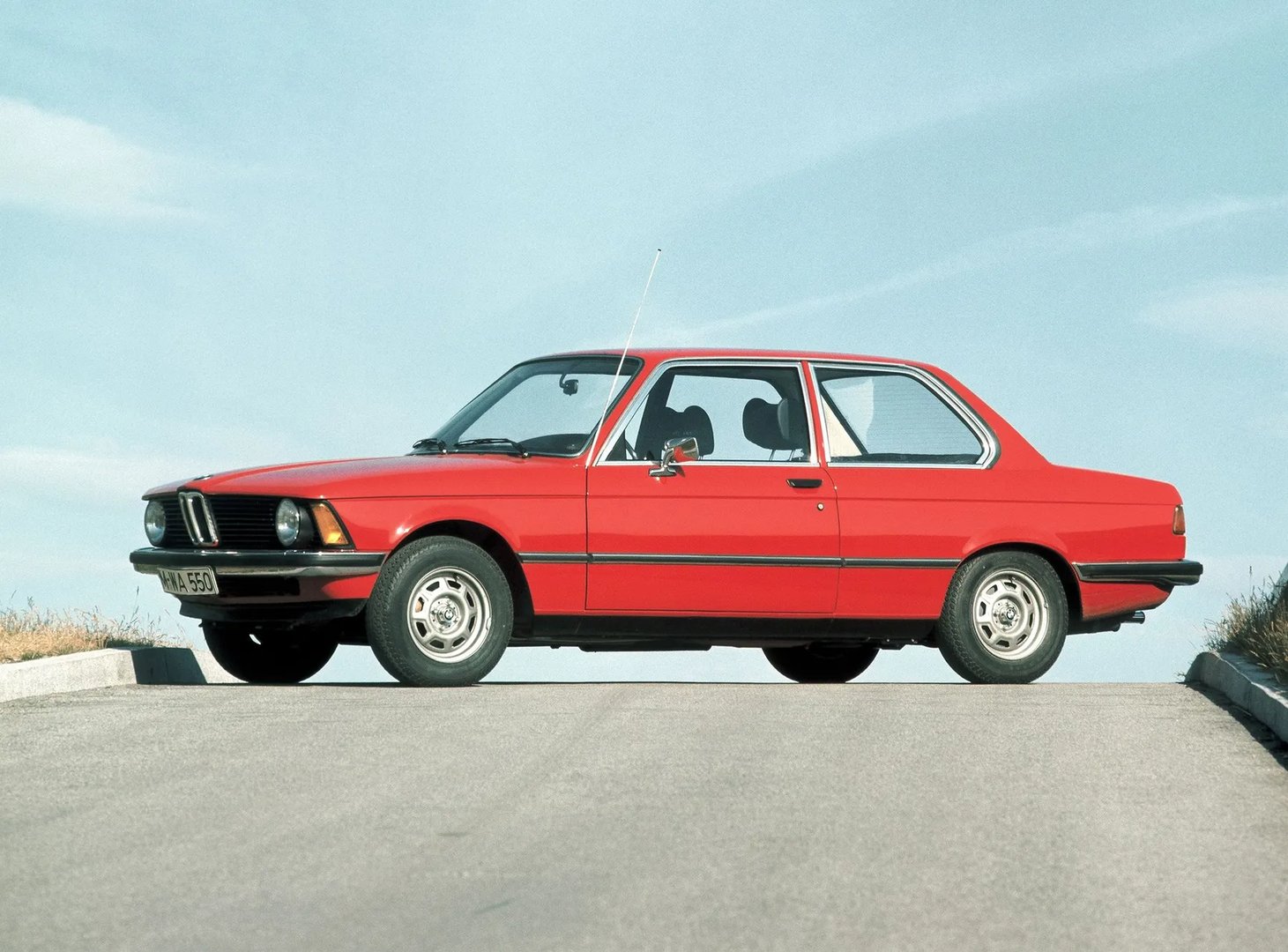 BMW_3_series_1_generation__Sedan_2-doors__2.jpg