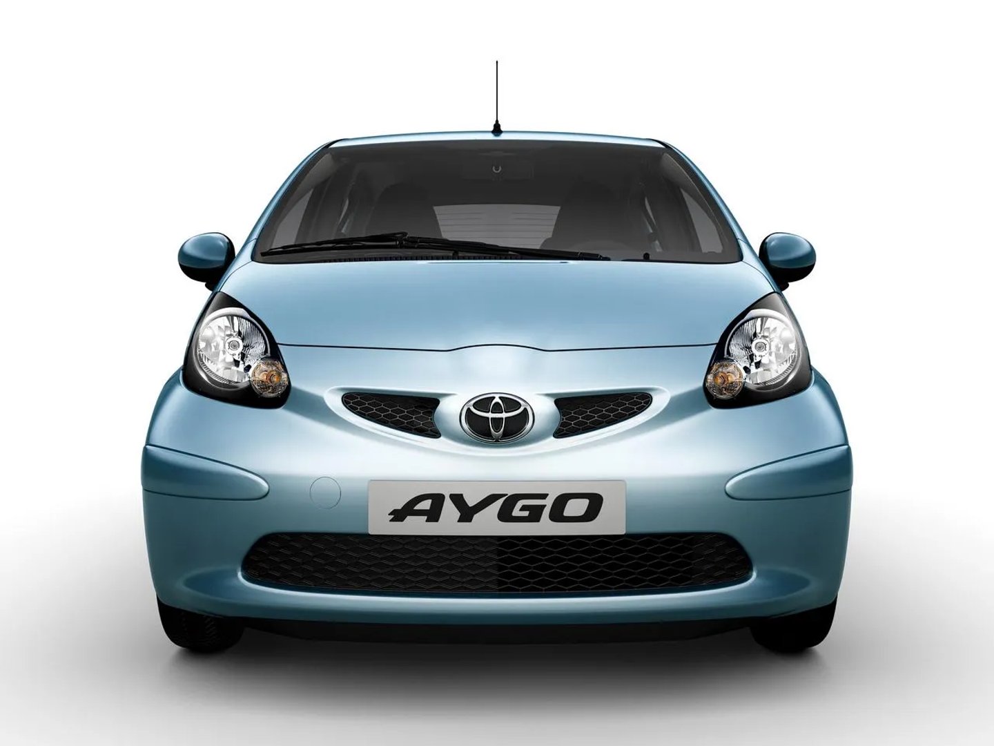 Toyota_Aygo_1_generation__Mini_5-doors__6.jpg