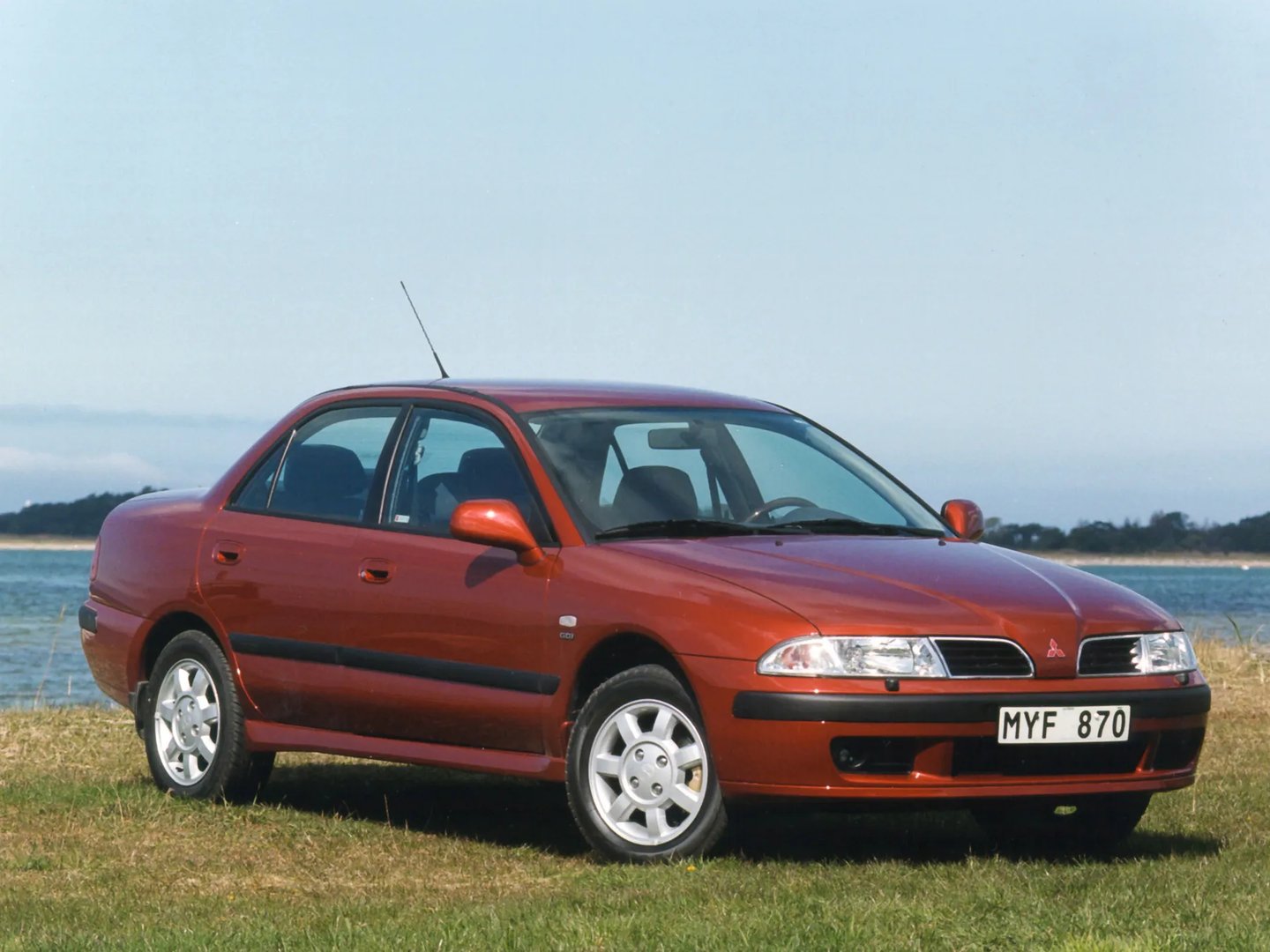 Mitsubishi_Carisma_1_generation_restyling__Sedan__3.jpg