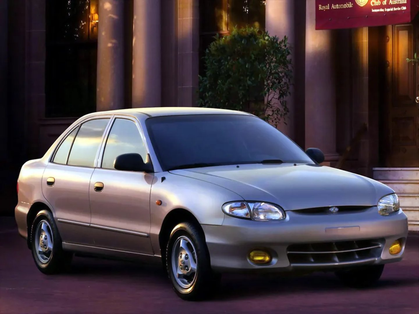Hyundai_Accent_1_generation__Sedan__3.jpg