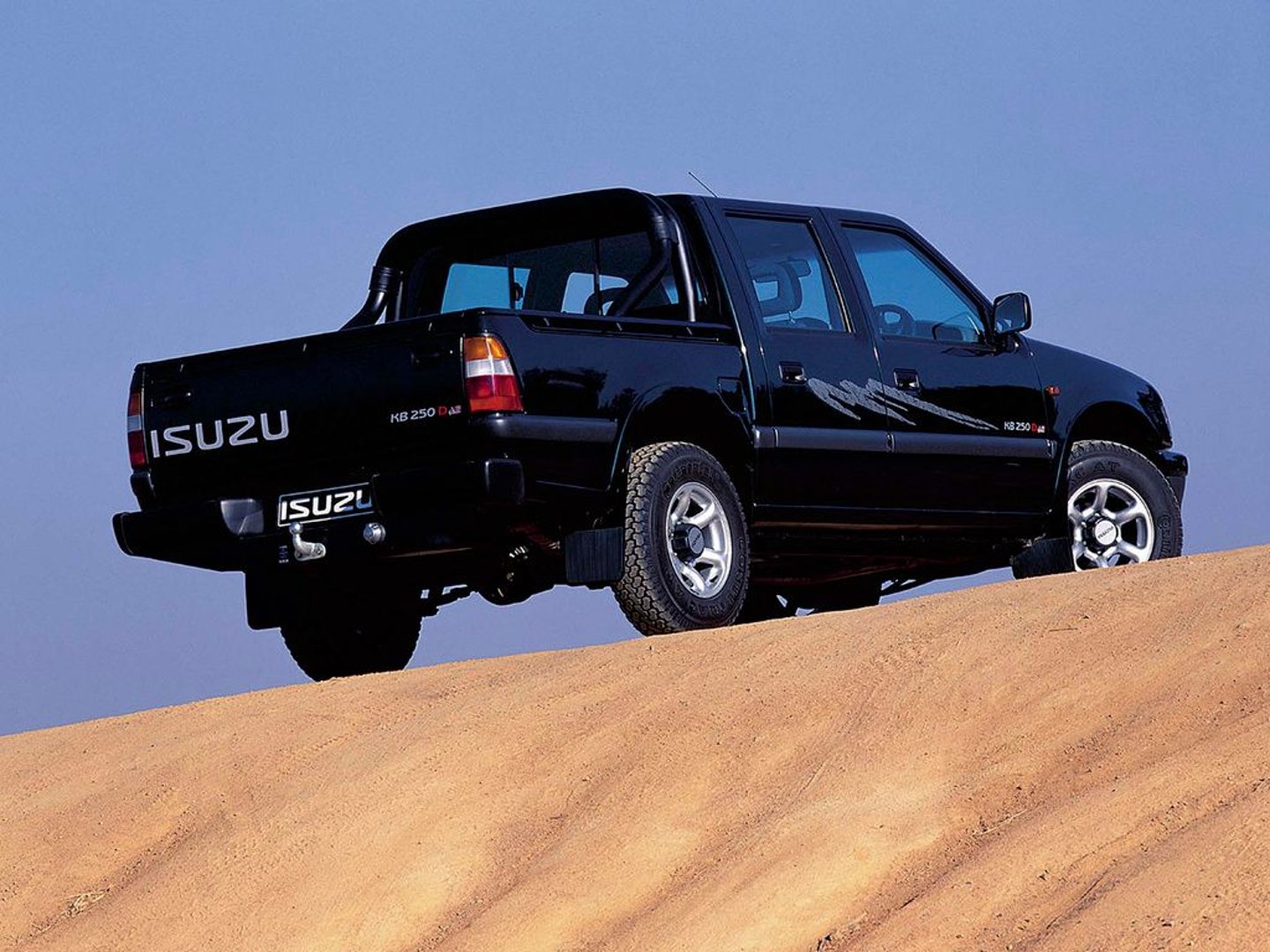isuzu_KB_3_generation__Pickup_double-cab__2.jpg