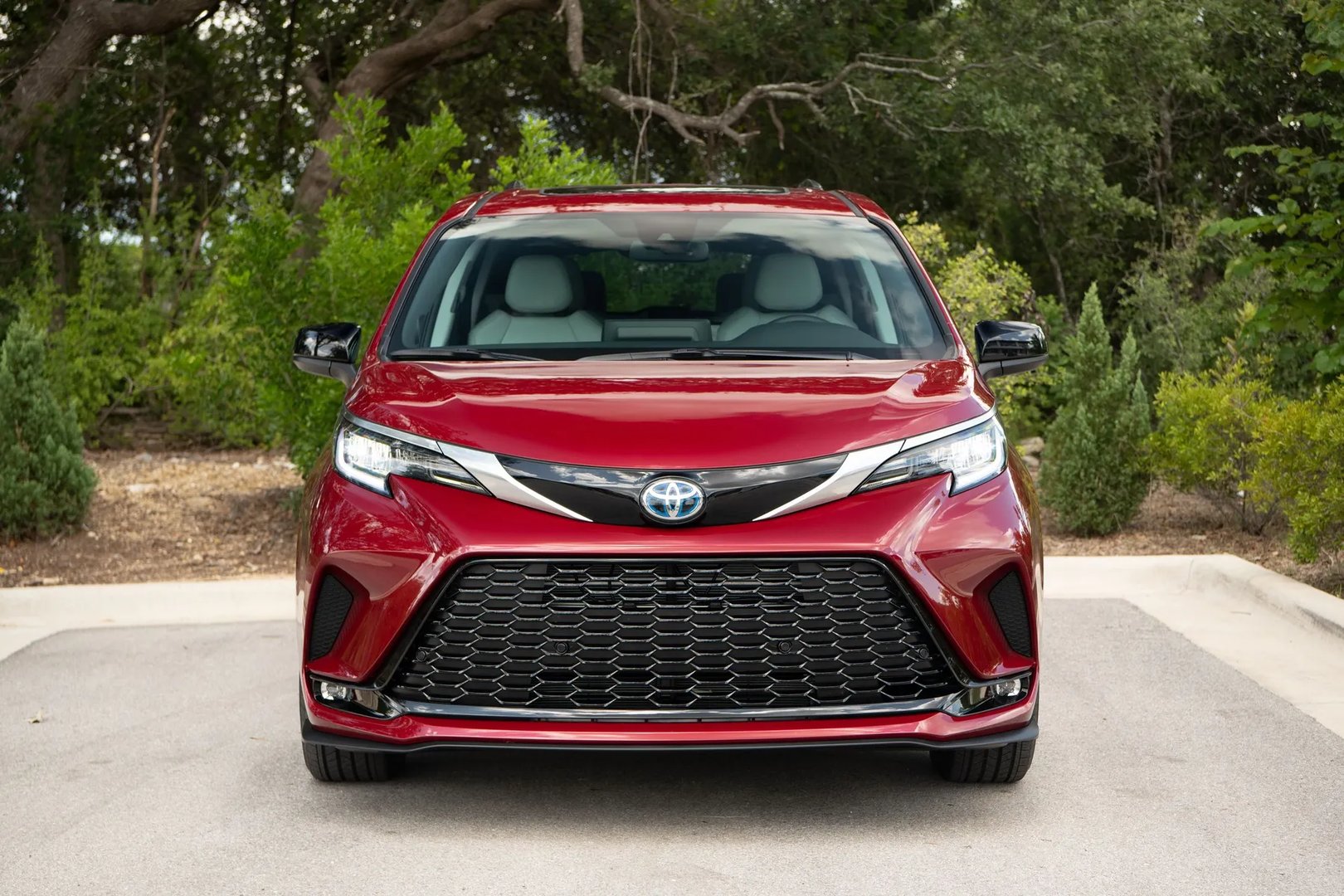 Toyota_Sienna_4_generation__Minivan__3.jpg