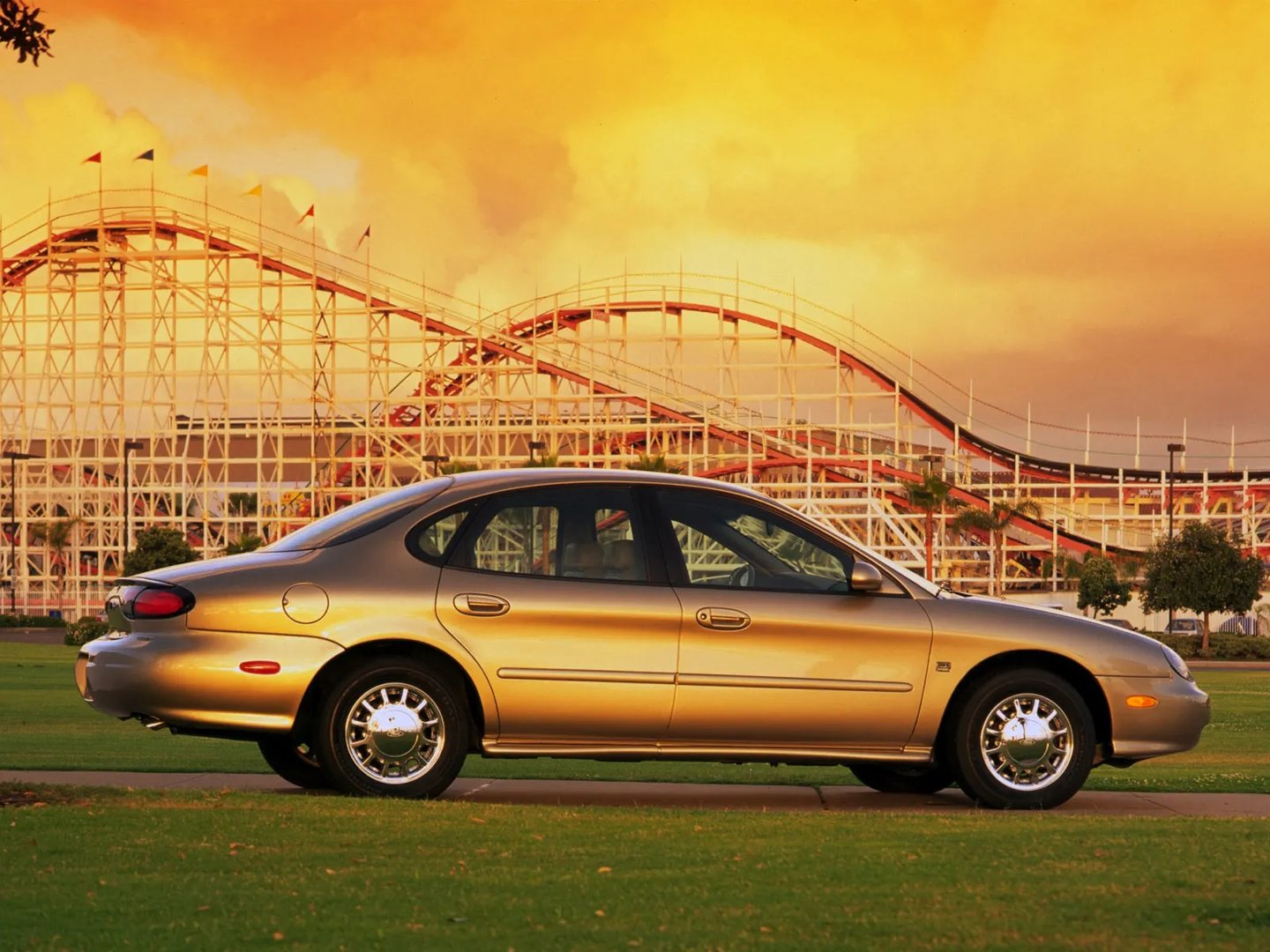 Ford_Taurus_3_generation__Sedan__4.jpg