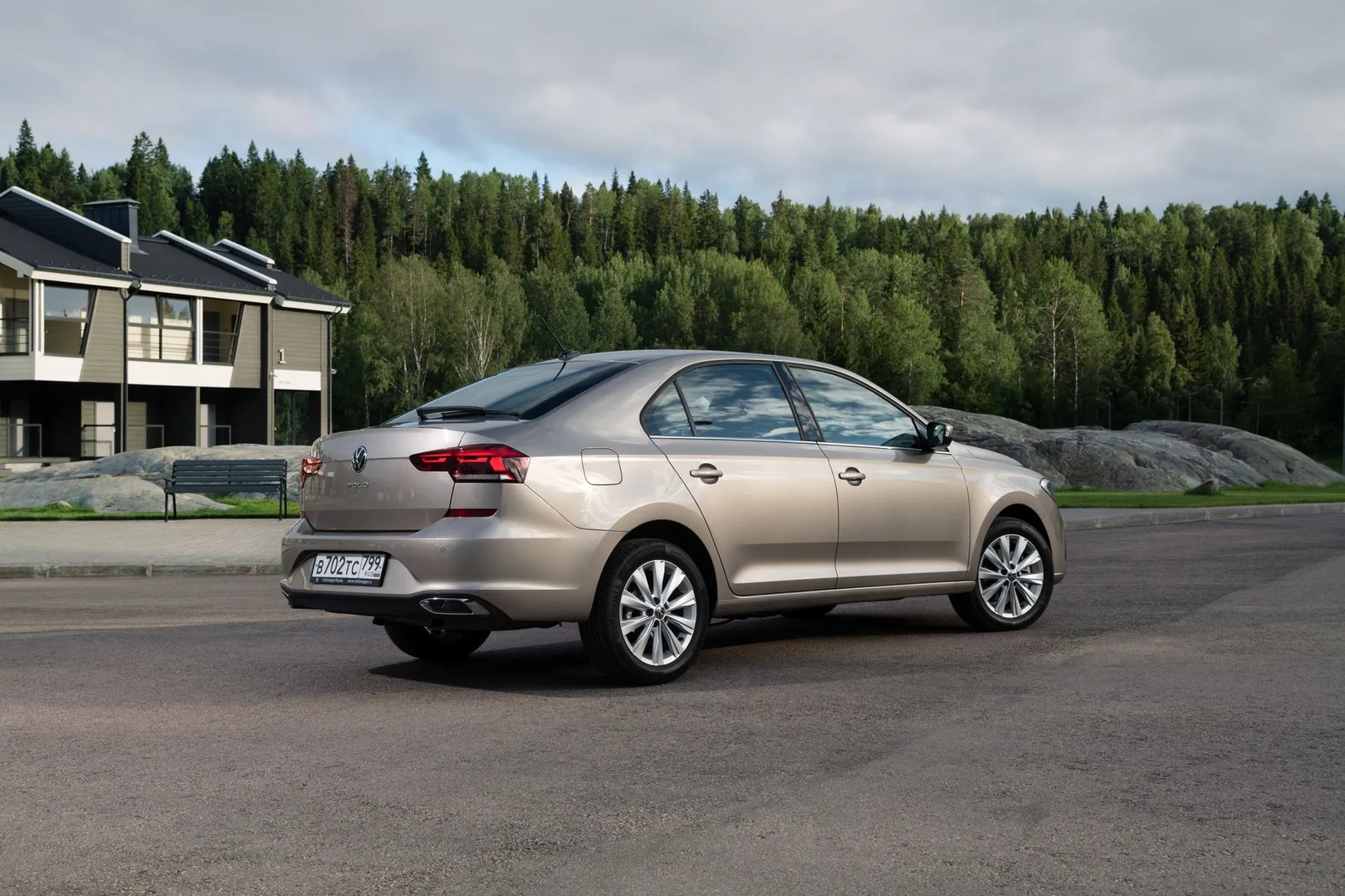 Volkswagen_Polo_6_generation__Liftback__8.jpg