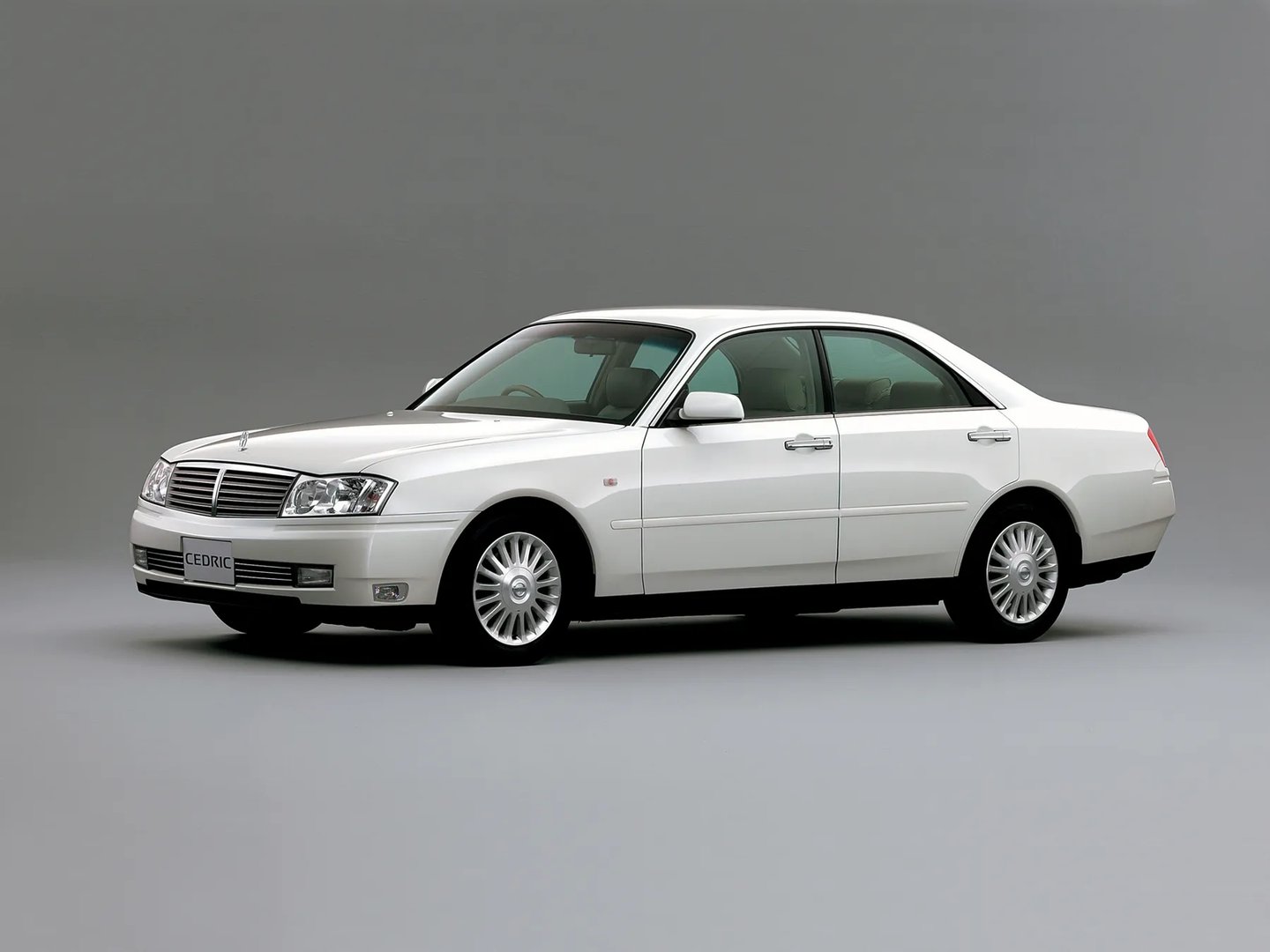 Nissan_Cedric_10_generation__Sedan__4.jpg
