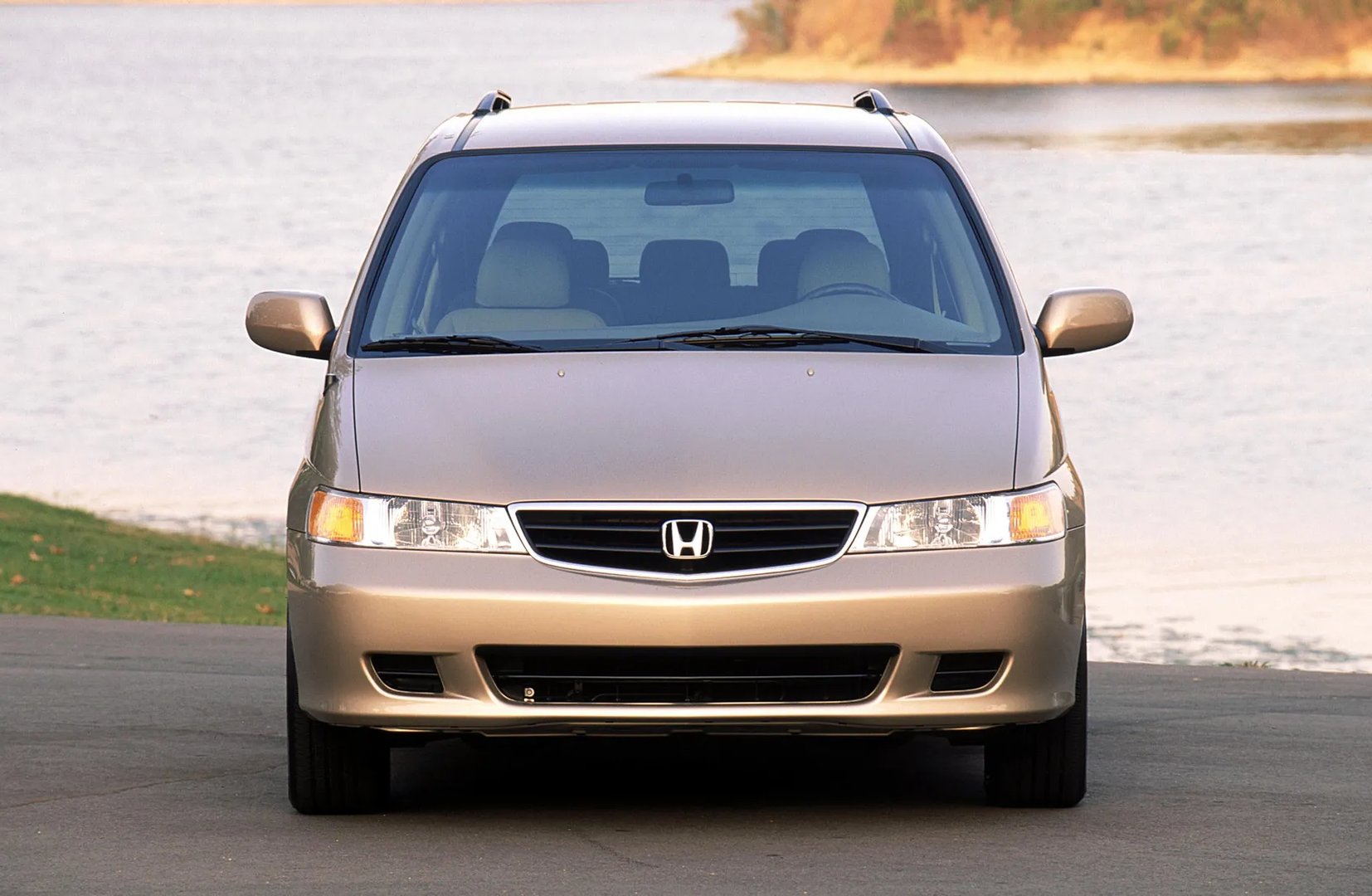 Honda_Odyssey_(USA)_2_generation__Minivan__3.jpg