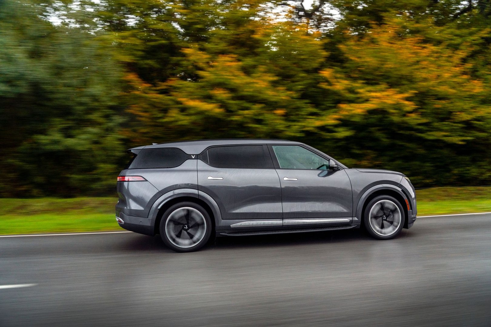 vinfast_VF9_1_generation__SUV_5-doors__18.jpg