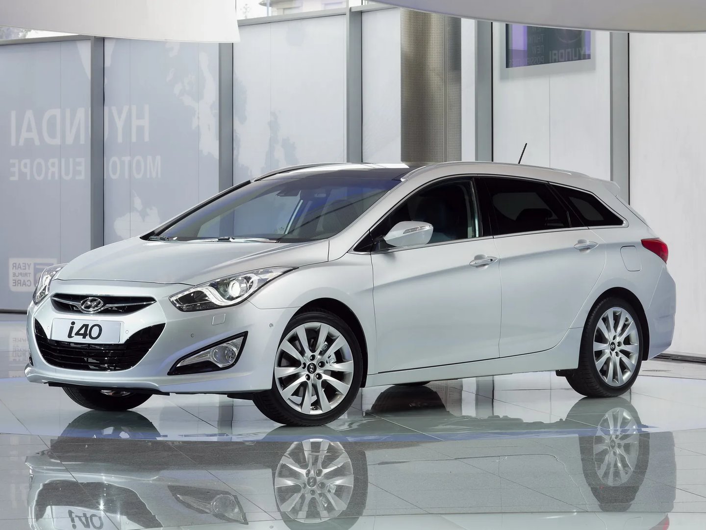Hyundai_i40_1_generation__Estate_5-door__12.jpg