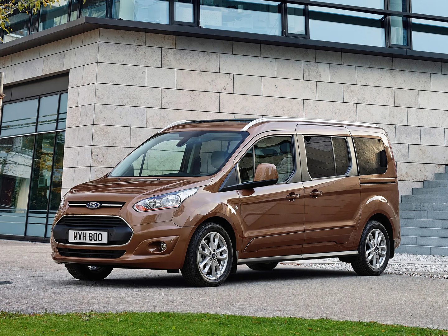 Ford_Tourneo_Connect_2_generation__Compact_Van__7.jpg