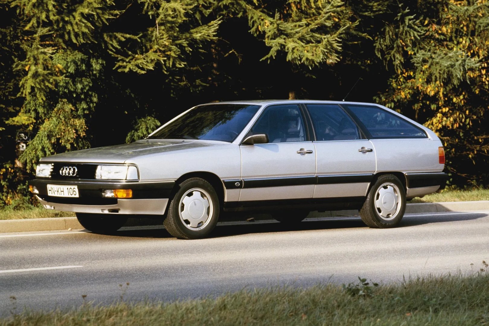 Audi_200_2_generation_restyling__Estate_5-door__2.jpg