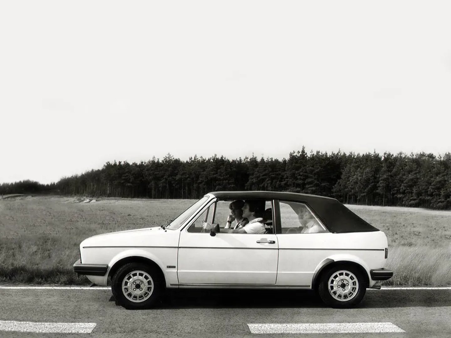 Volkswagen_Golf_1_generation_restyling__Cabrio__10.jpg