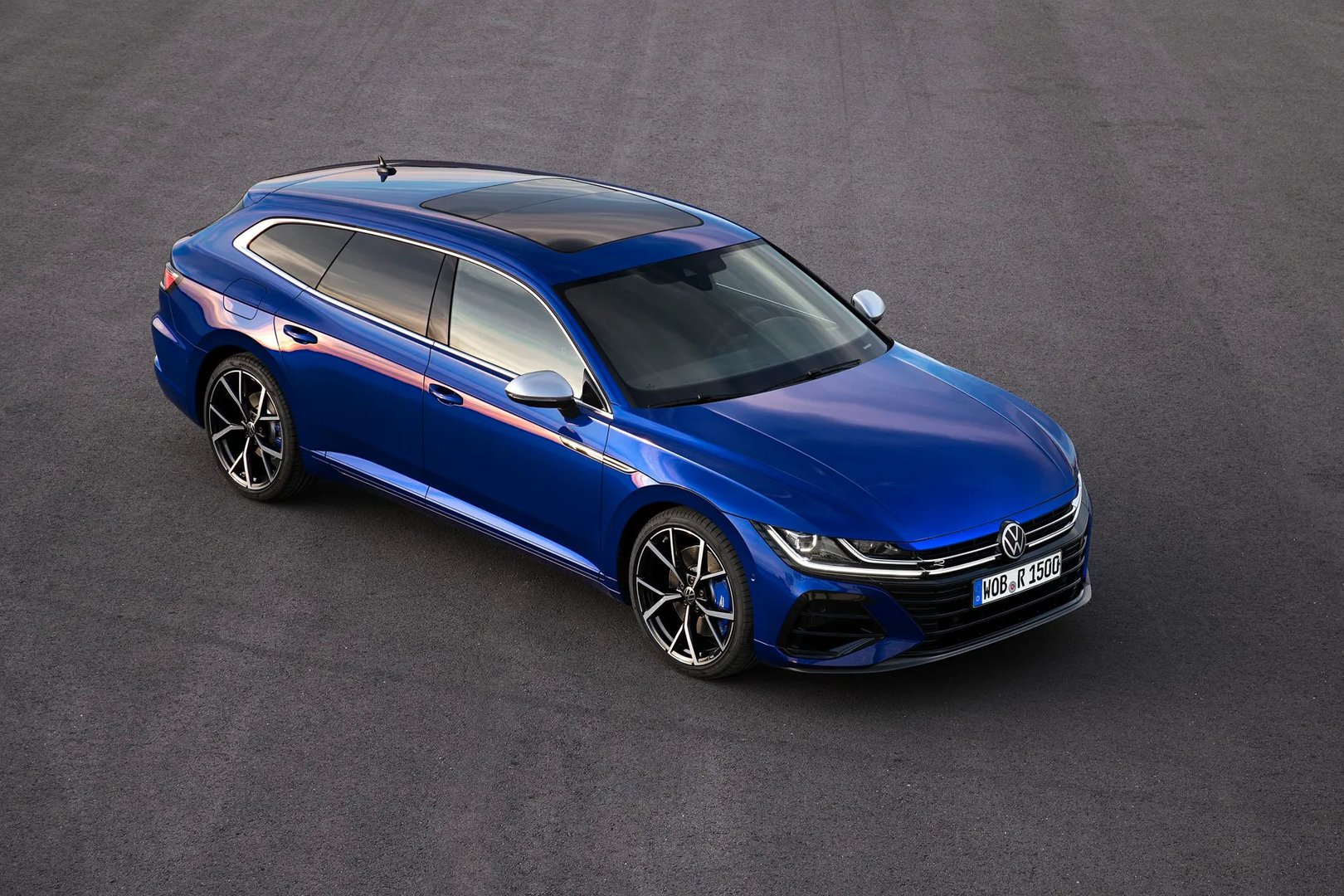 Volkswagen_Arteon_R_1_generation_restyling__Estate_5-door__1.jpg