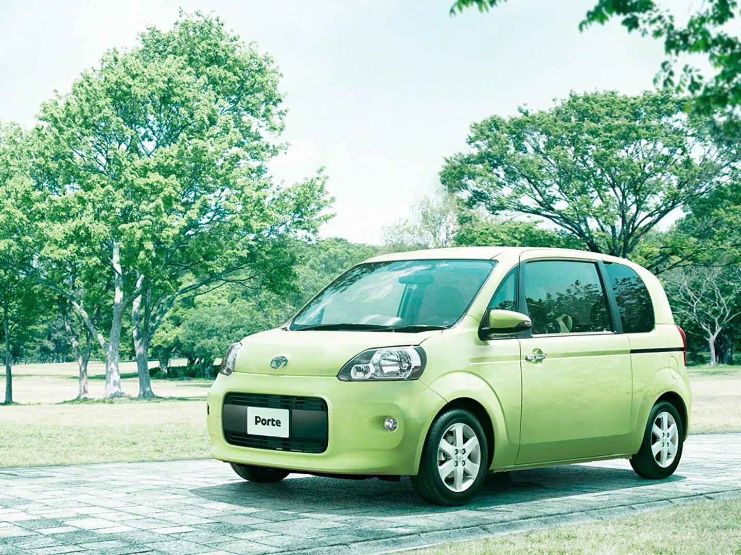 Toyota_Porte_2_generation__Compact_Van__2.jpg