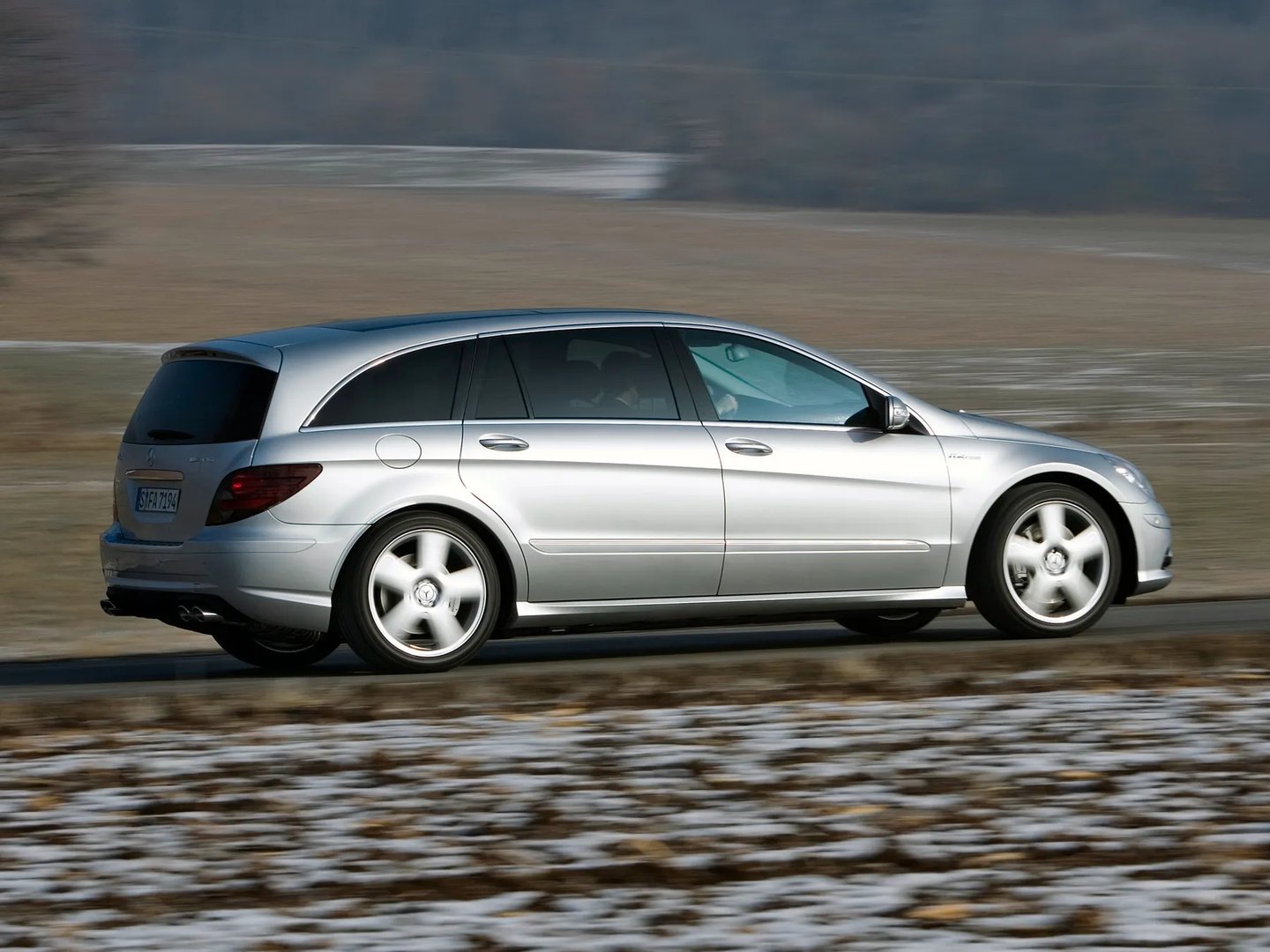 Mercedes_R-Class_AMG_1_generation__Minivan__6.jpg