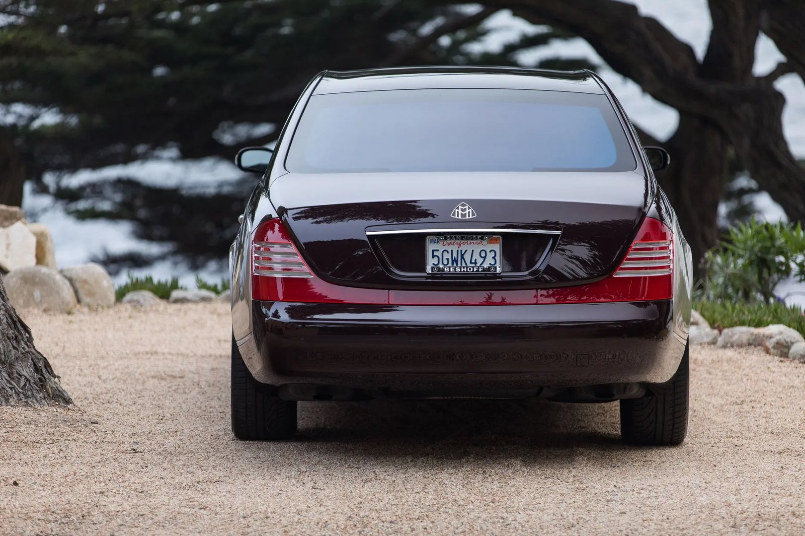 Maybach_62_1_generation__Sedan__7.jpg