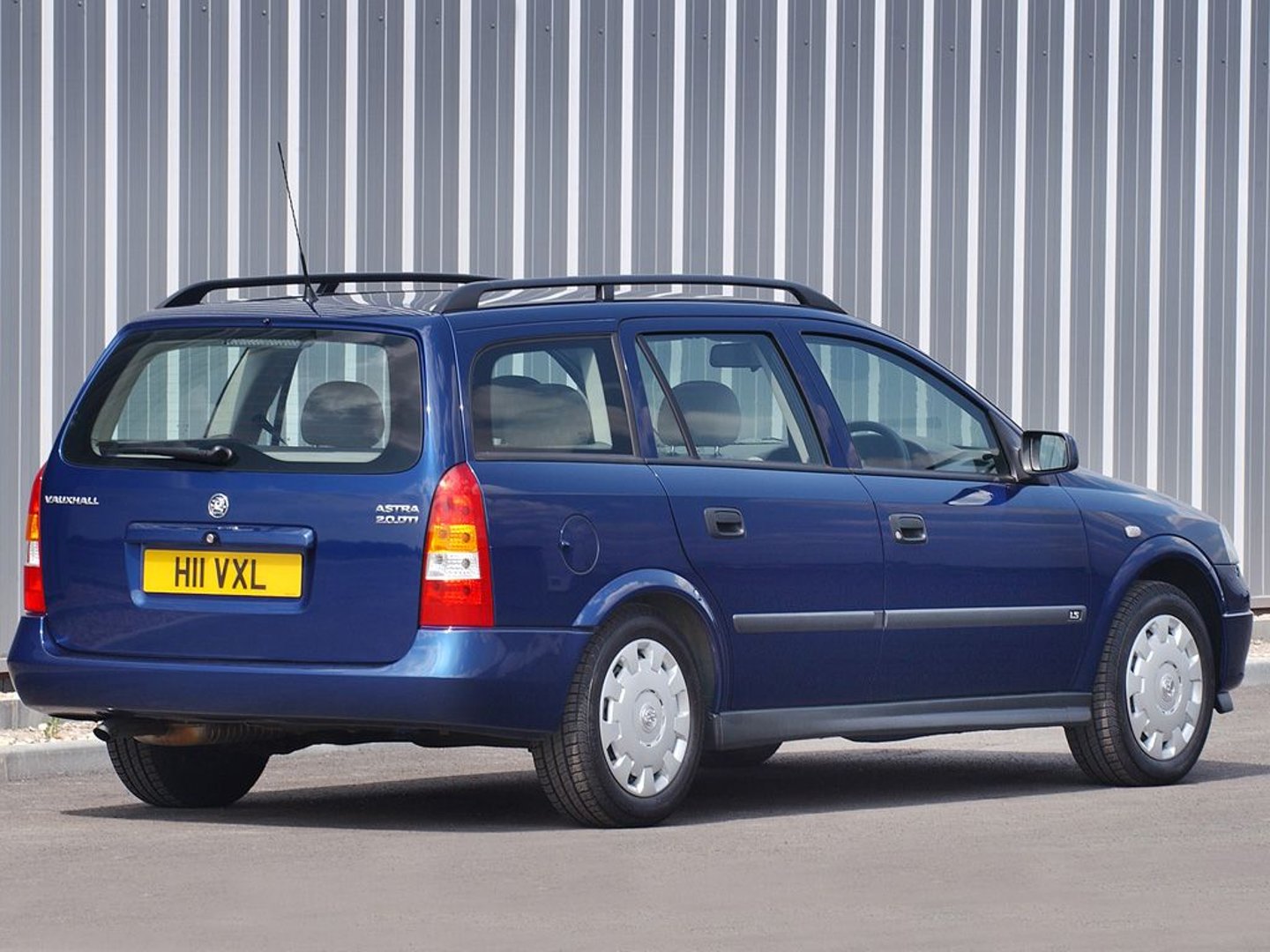 vauxhall_Astra_4_generation__Estate_5-door__6.jpg
