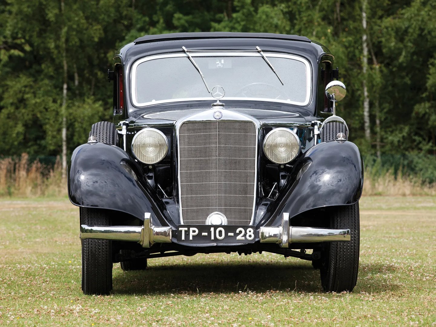 Mercedes_W142_1_generation__Limousine__8.jpg