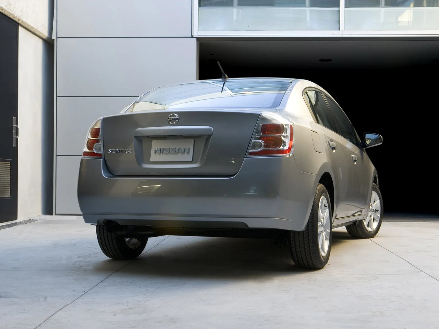 Nissan_Sentra_6_generation__Sedan__6.jpg