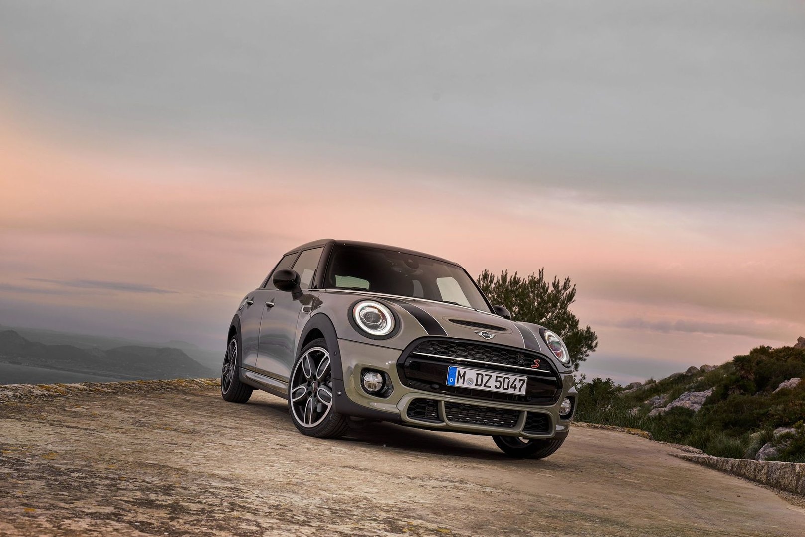 mini_Cooper_3_generation_restyling__Mini_5-doors__27.jpg